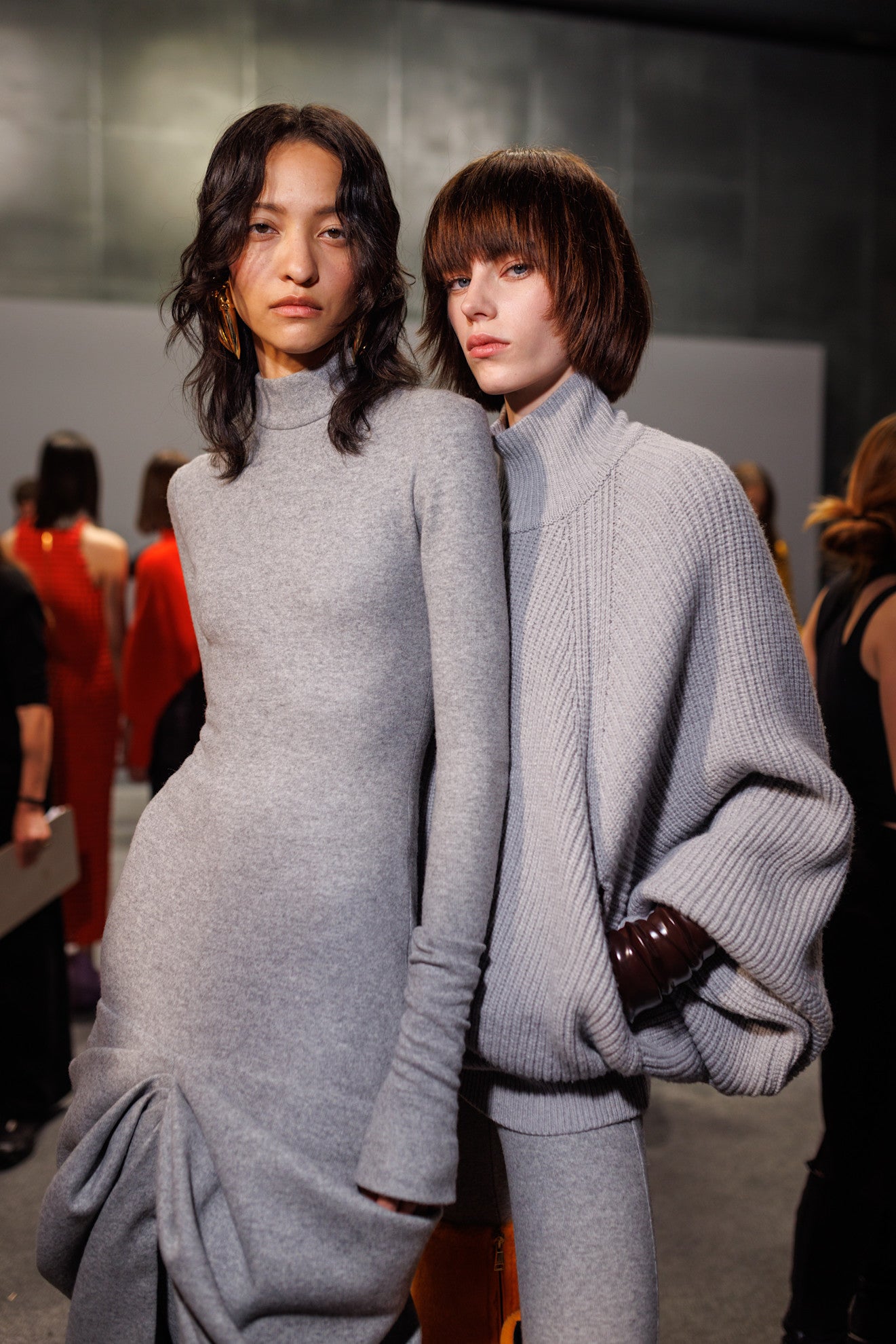 Jak se z nudného svetru stal hit podzimní sezony