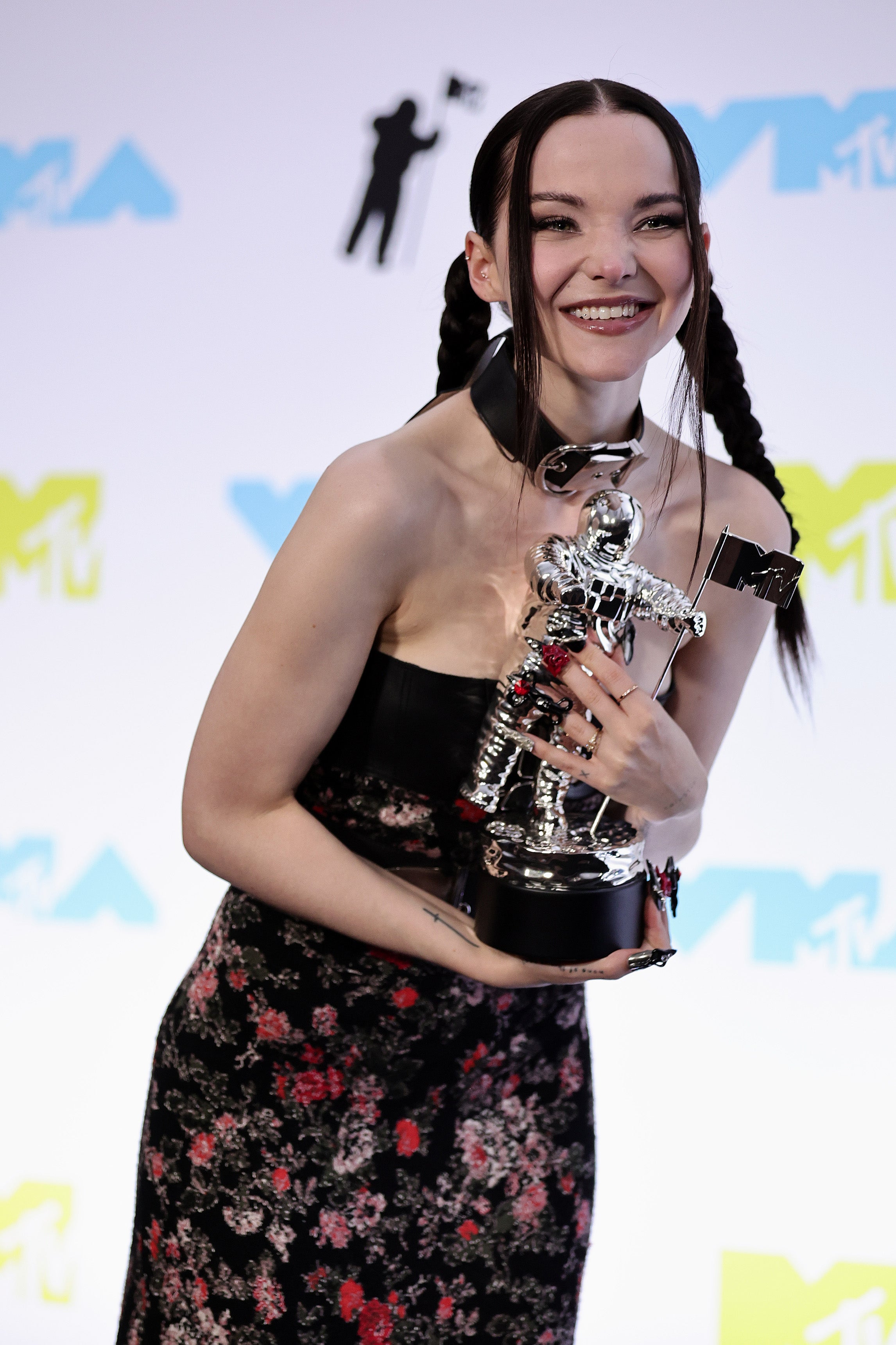2022 MTV Video Music Award, Dove Cameron