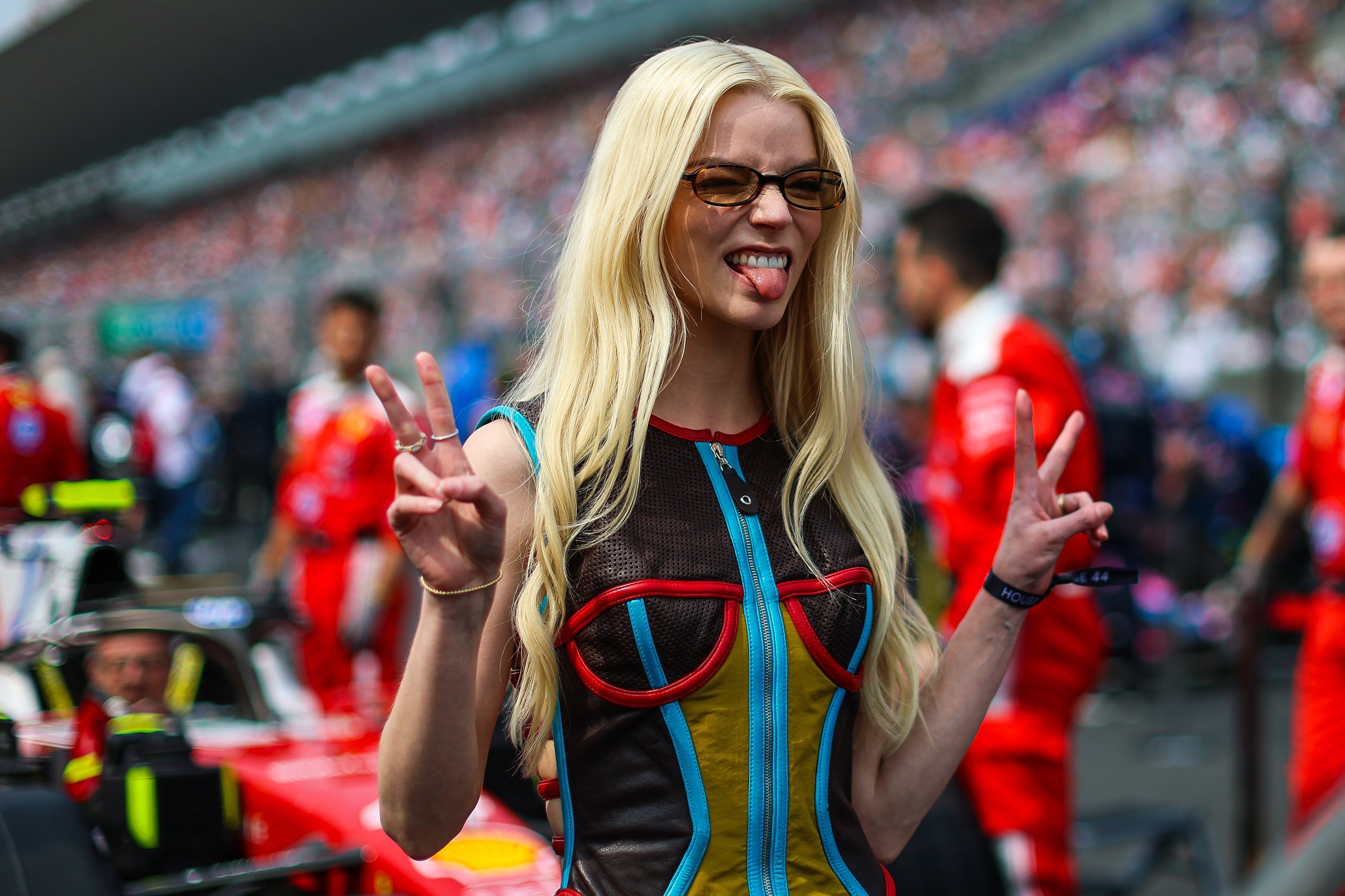 Anya Taylor-Joy na Velké ceně F1 ukázala starou kůži