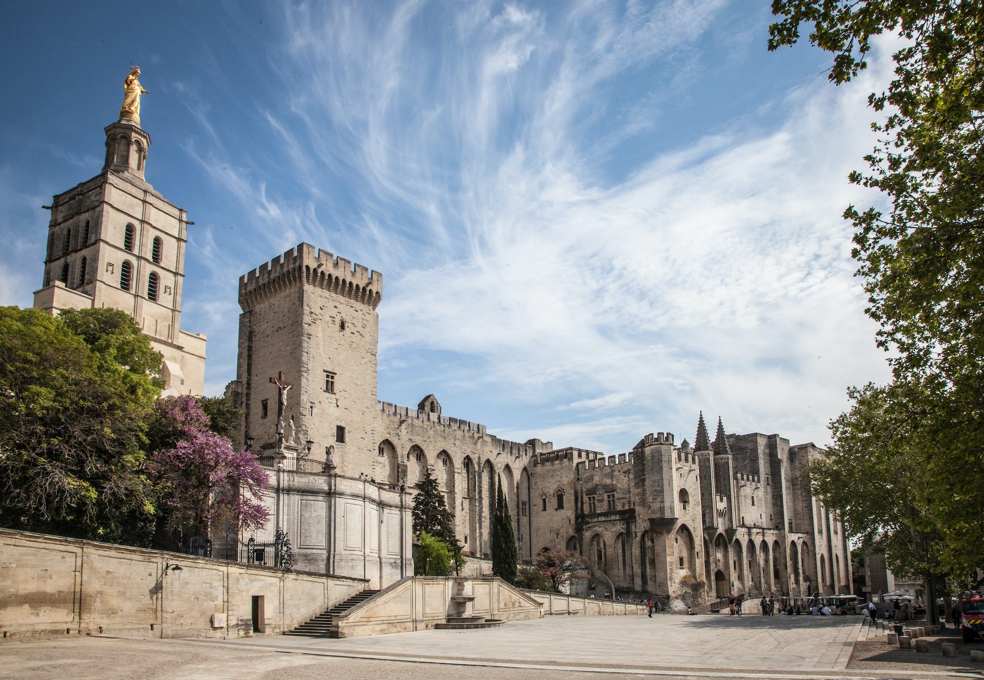 Louis Vuitton zve do Papežského paláce, kde představuje novou cruise kolekci