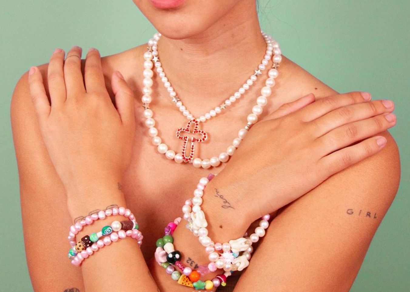 Náramky štěstí se vracejí na scénu