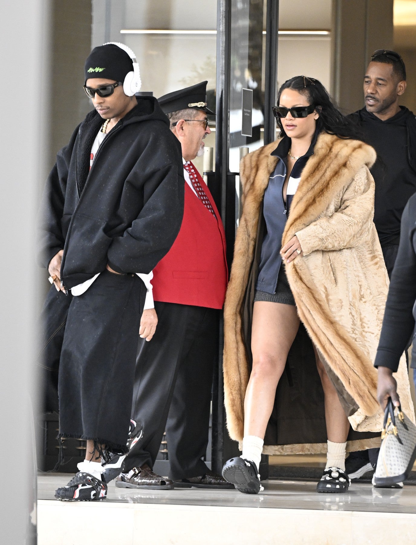 Jedině Rihanna dokáže proměnit crocsy ve vysokou módu