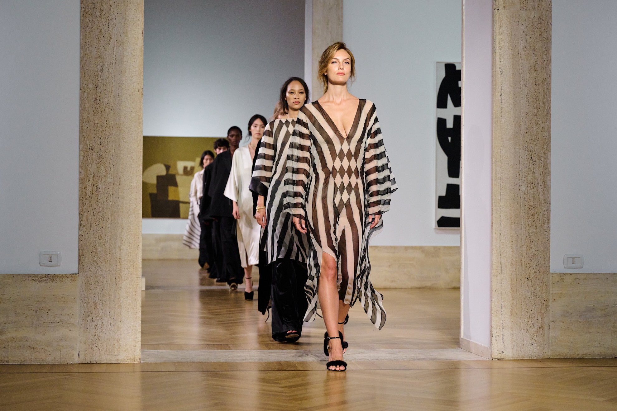 Maria Grazia Chiuri otevřela ve Fendi novou kapitolu. Haute couture se vrací k ženské svobodě