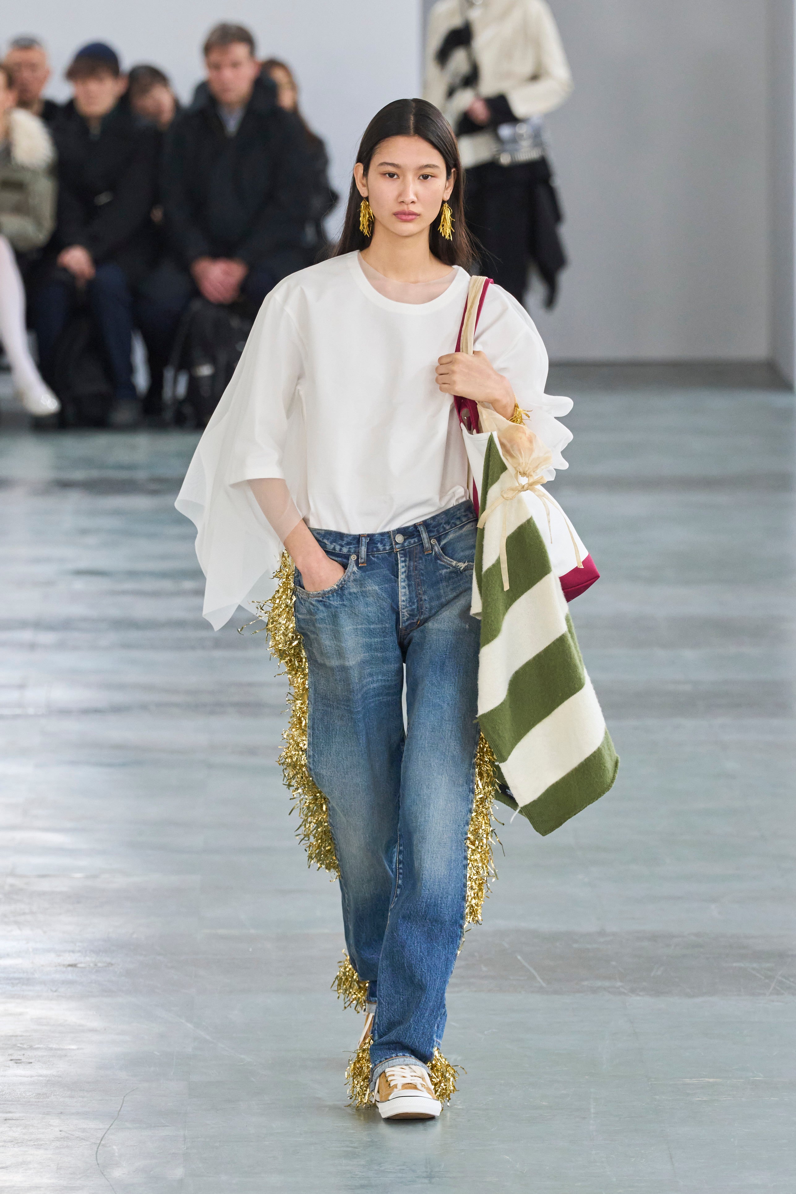 Každý šatník potřebuje džíny v tomto stylu
