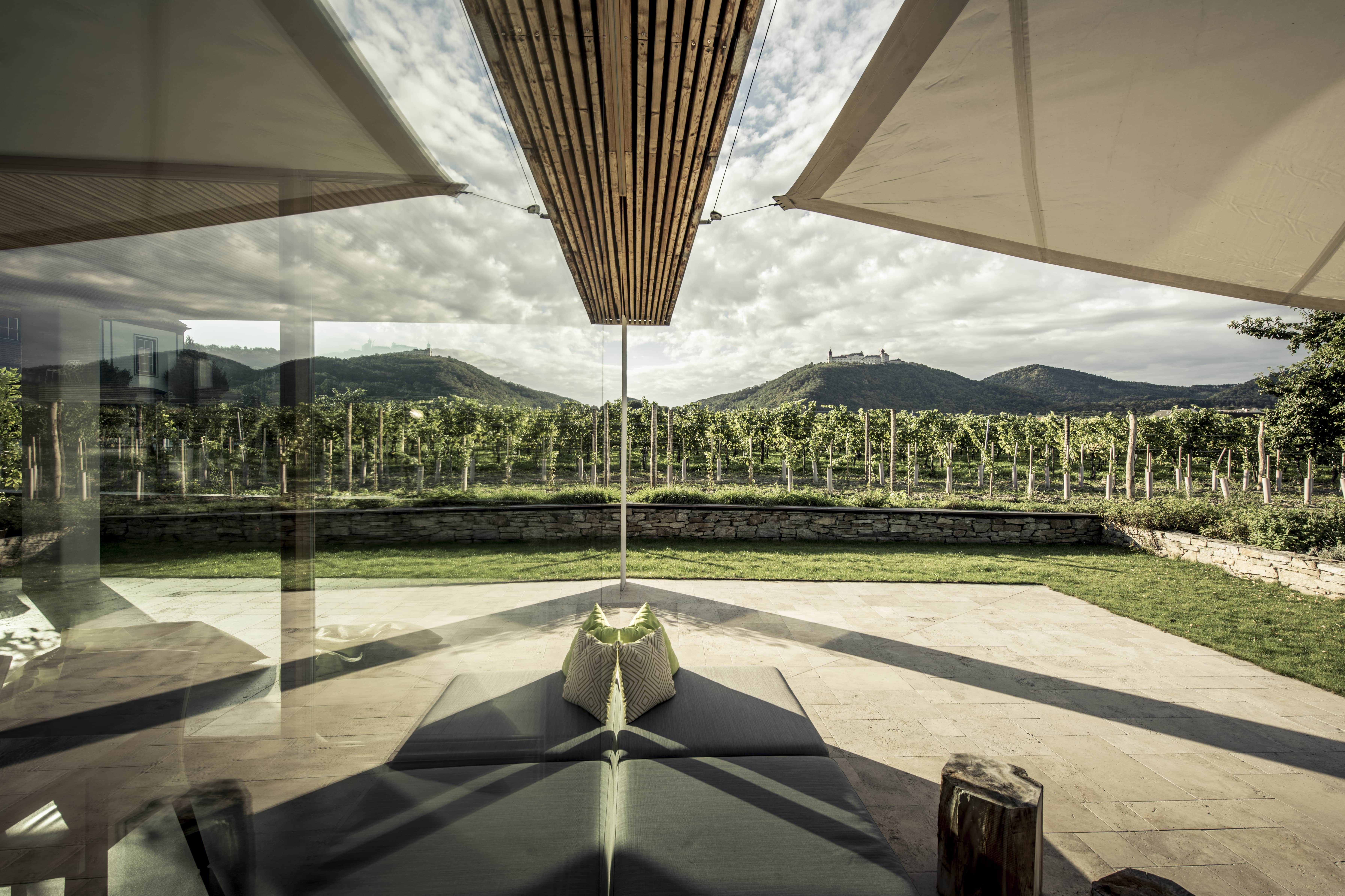 Pohled z vinařství Malat na opatství Göttweig Pohled z vinařství Malat na opatství Göttweig