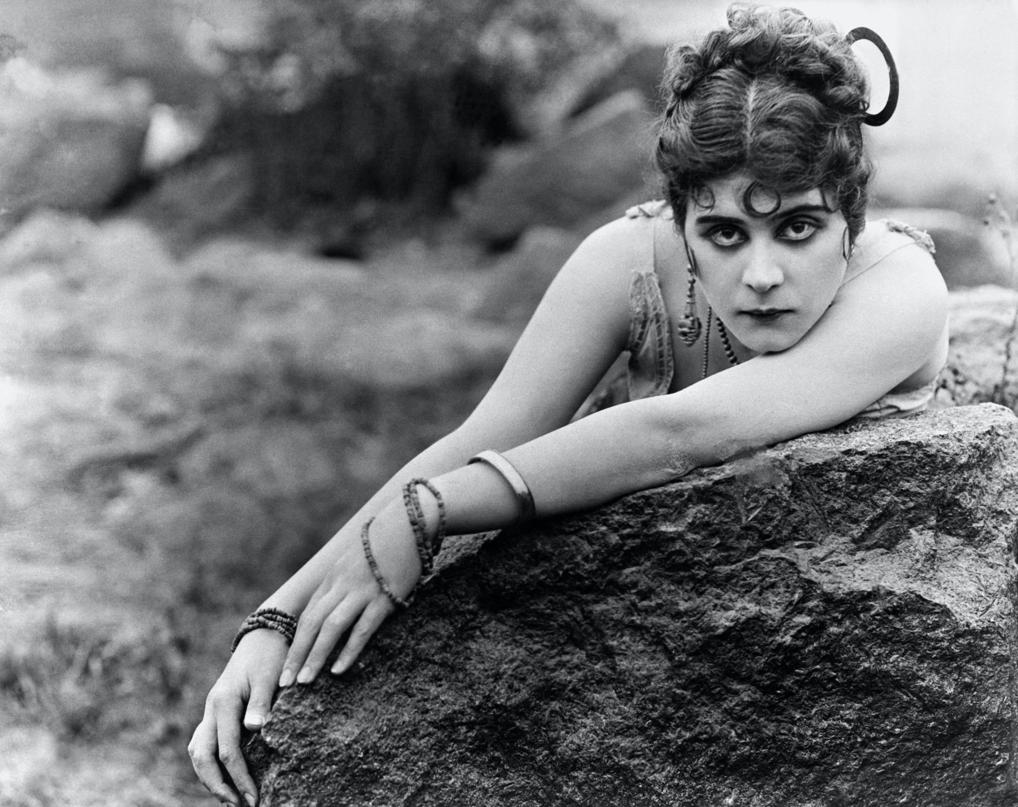 Theda Bara: První žena-vamp, která i po sto letech inspiruje a fascinuje