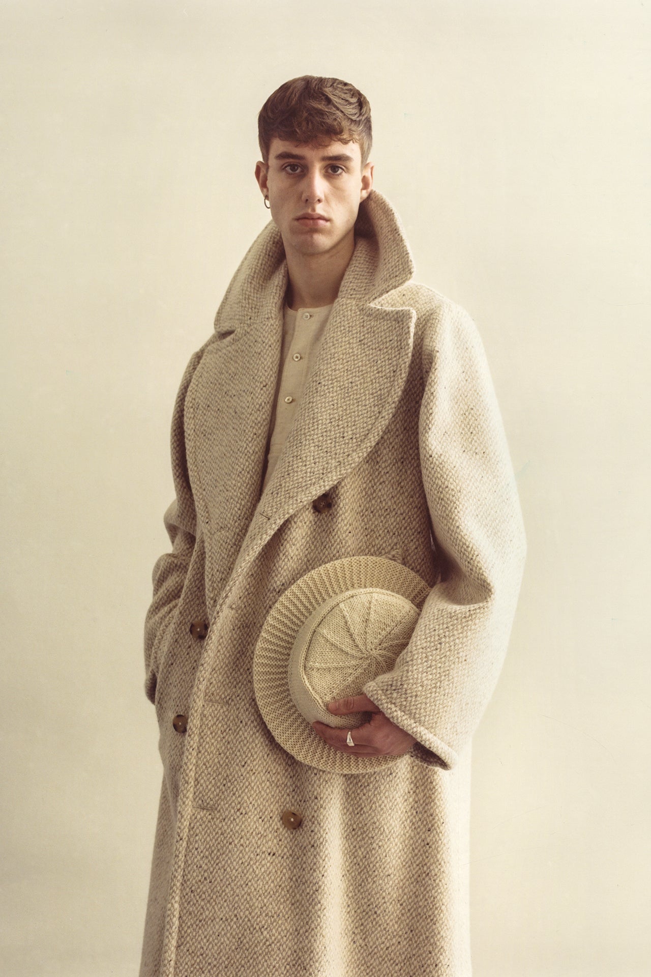 Steven Stokey-Daley využil pro svou absolventskou přehlídku látky z archivu Alexander McQueen. Autor: Liam Leslie