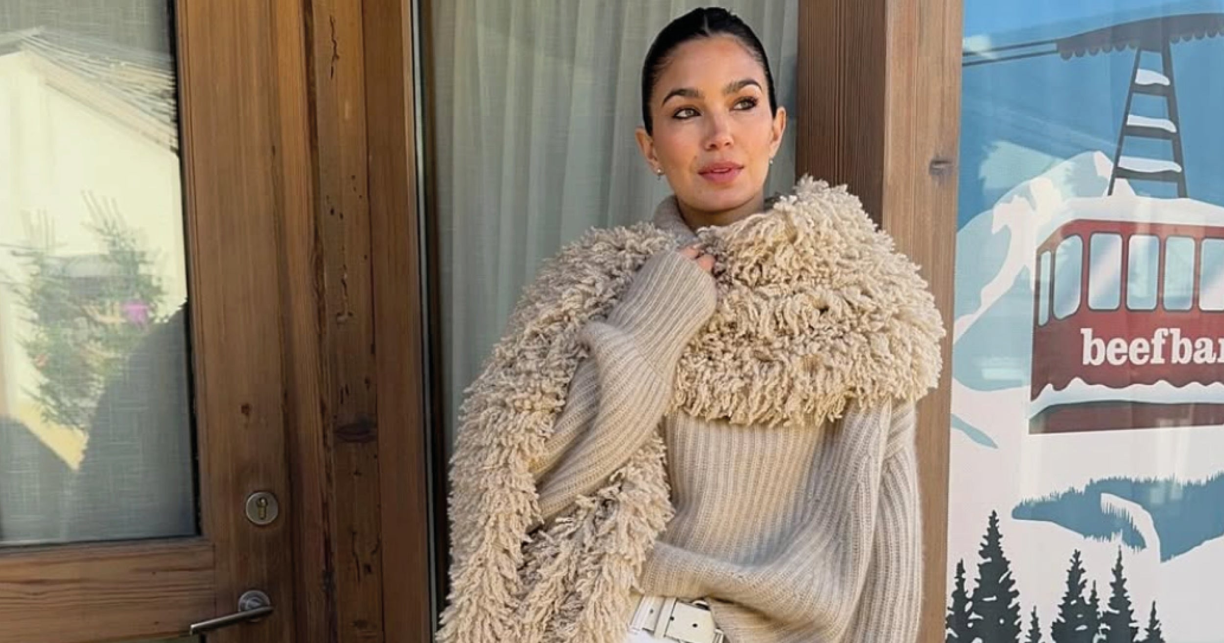 Jednoduchá šála může proměnit celý váš look. Nechte svou příští šálu zazářit coby hlavní hvězdu
