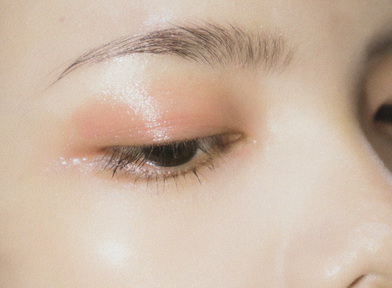 Letní beauty must-haves podle redakce Vogue. Bez čeho se přes prázdniny, na dovolené a v práci neobejdeme