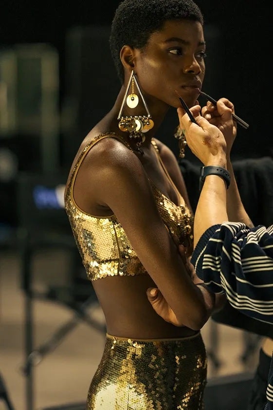 Look z kolekce H&M x Rabanne