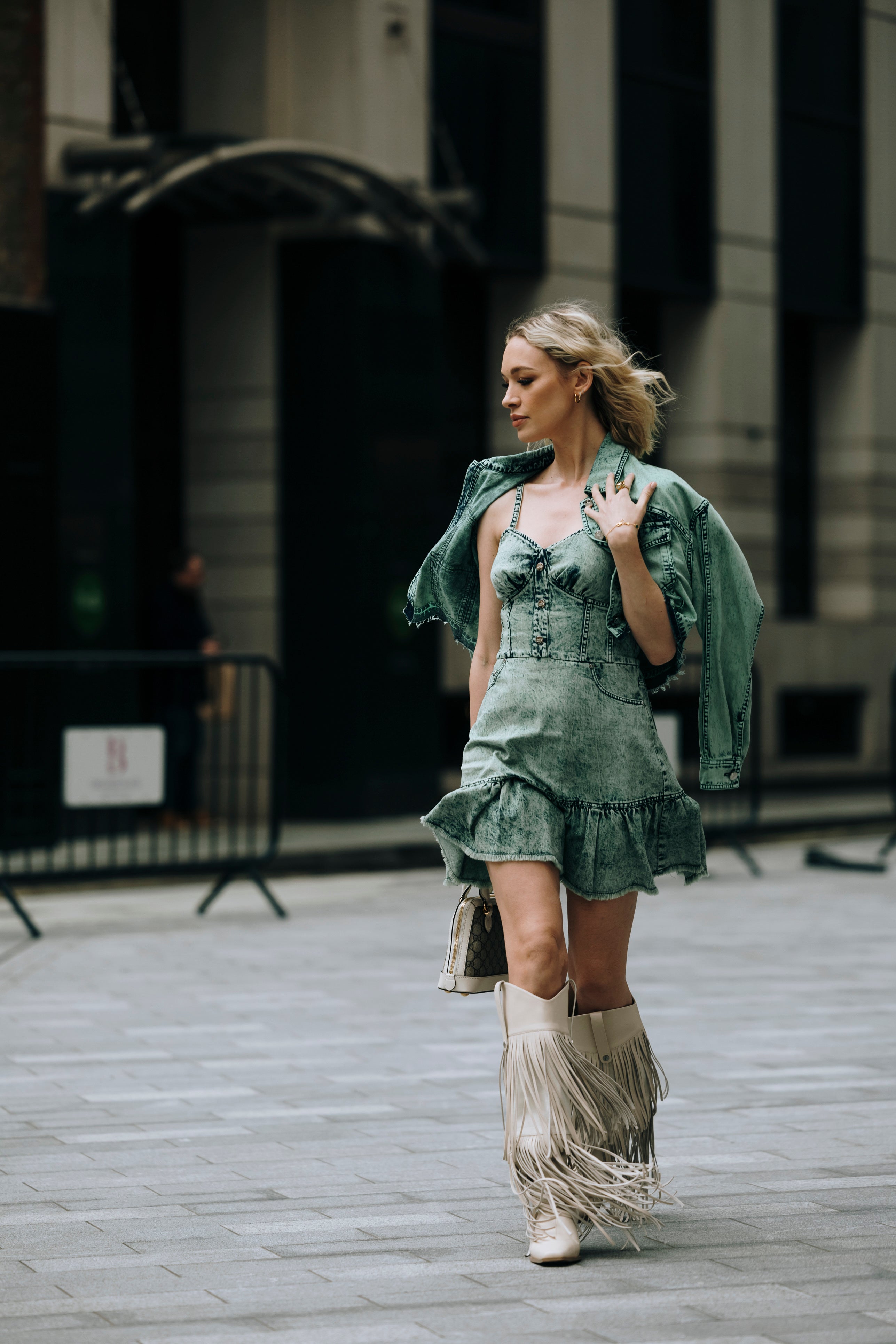 Kozačky s třásněmi: Klasika s trochou zábavy