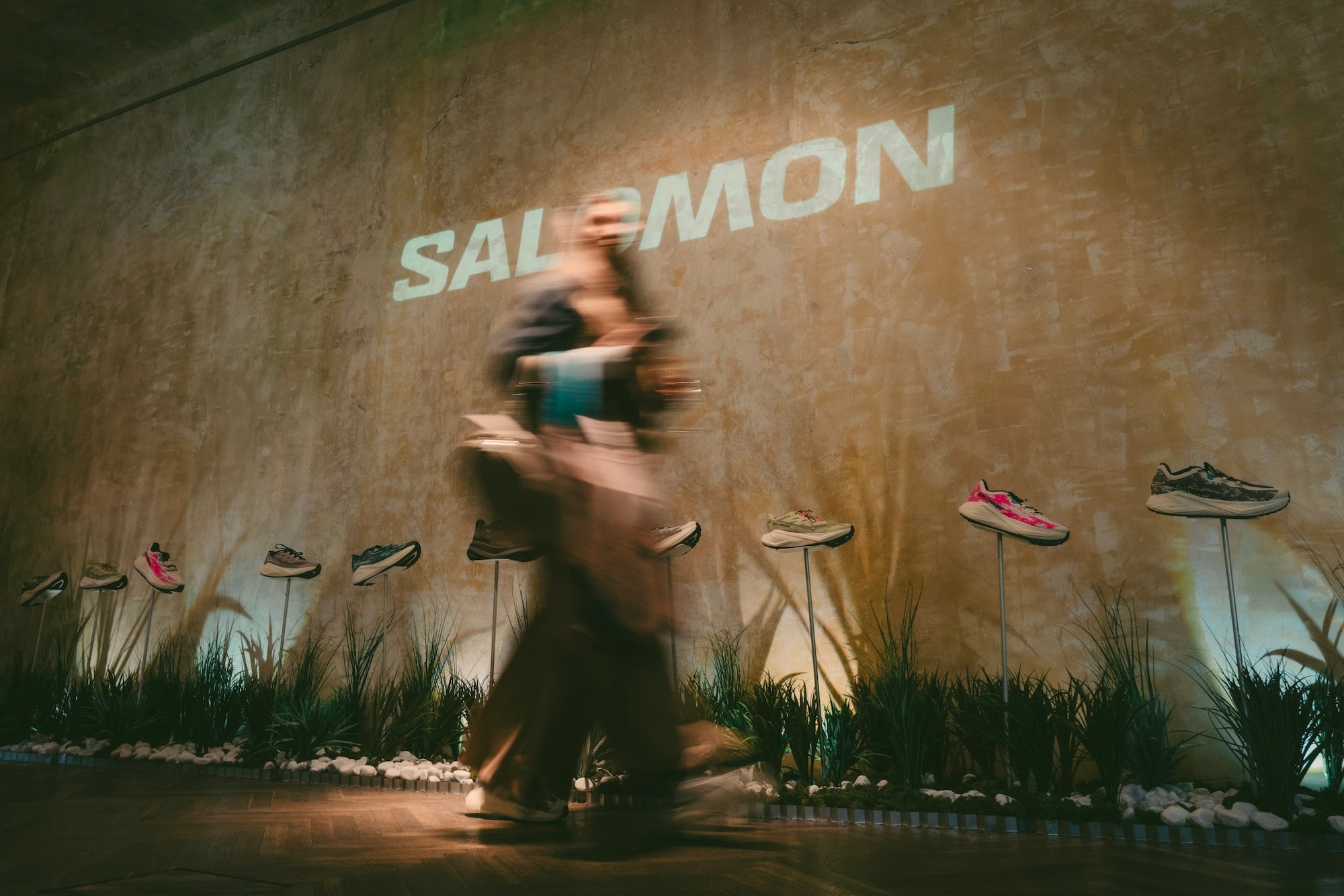 Značka Salomon představila v Praze nový model běžeckých tenisek Aero Glide 4 GRVL a my jsme byli u toho