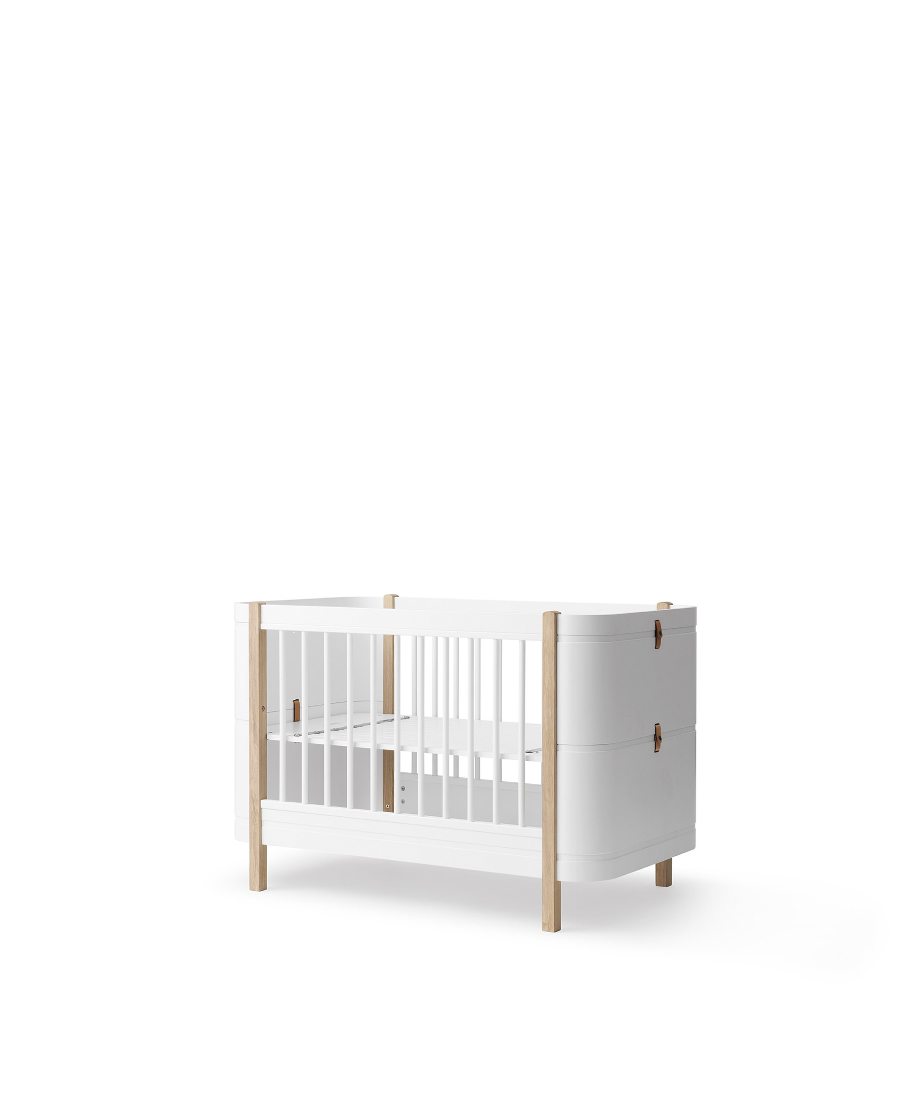 Dětská postýlka Mini+ v barvě white/oak, OLIVER FURNITURE, k dostání ve studiu Viabel, Klimentská 52, Praha 1, 34 900 Kč