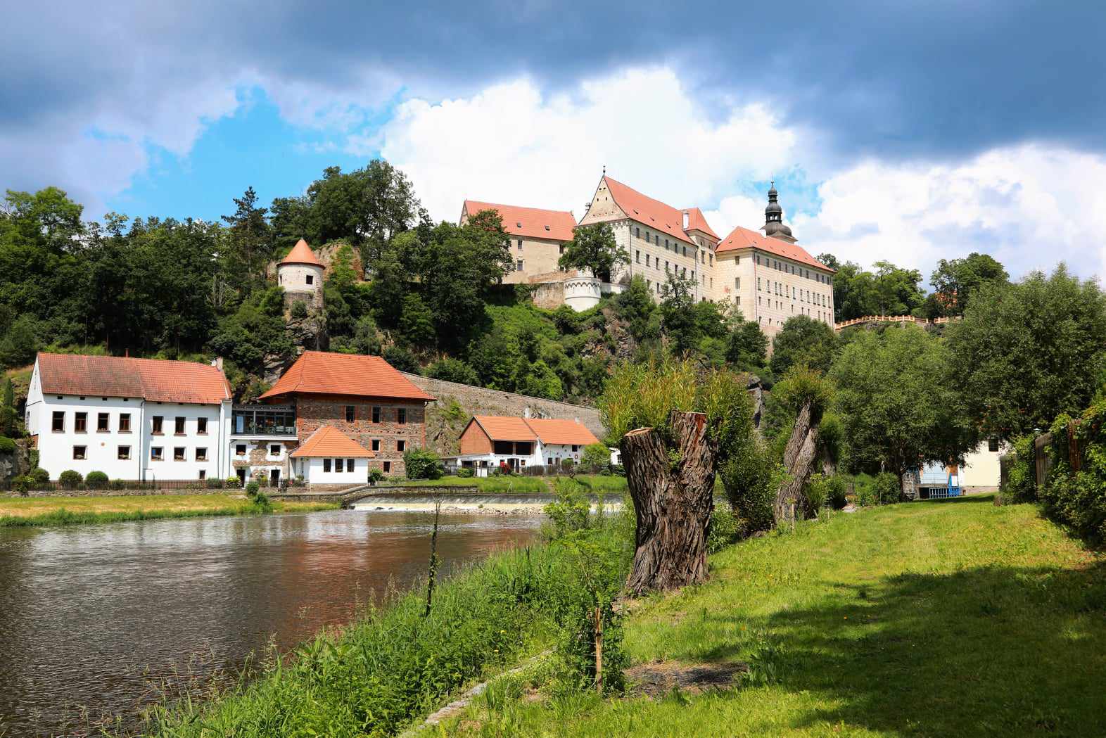 Pohled na zámek ze Zářečí