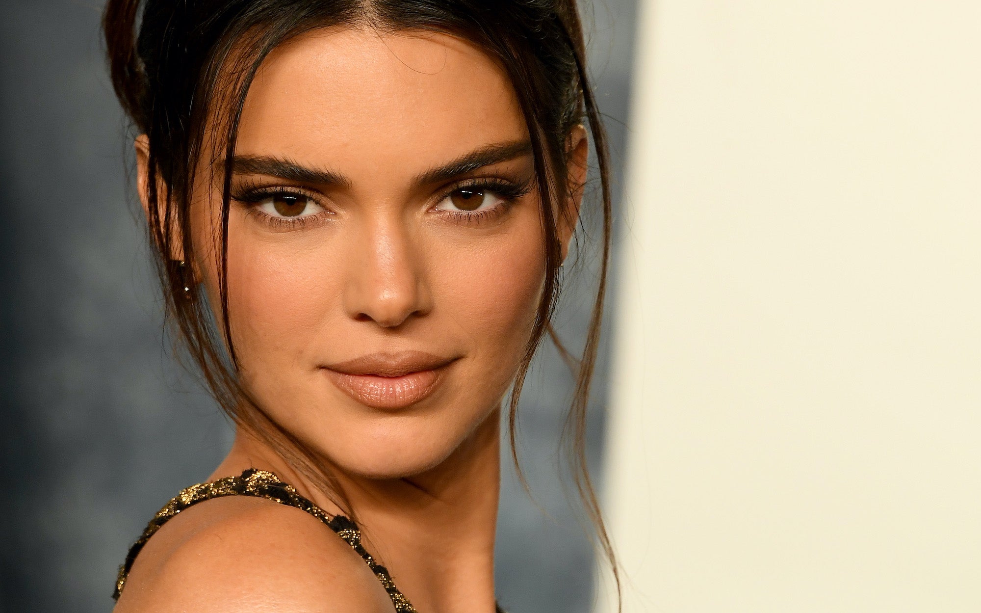 Toasty make-up. Beauty trend, který rozzáří pleť i po létě