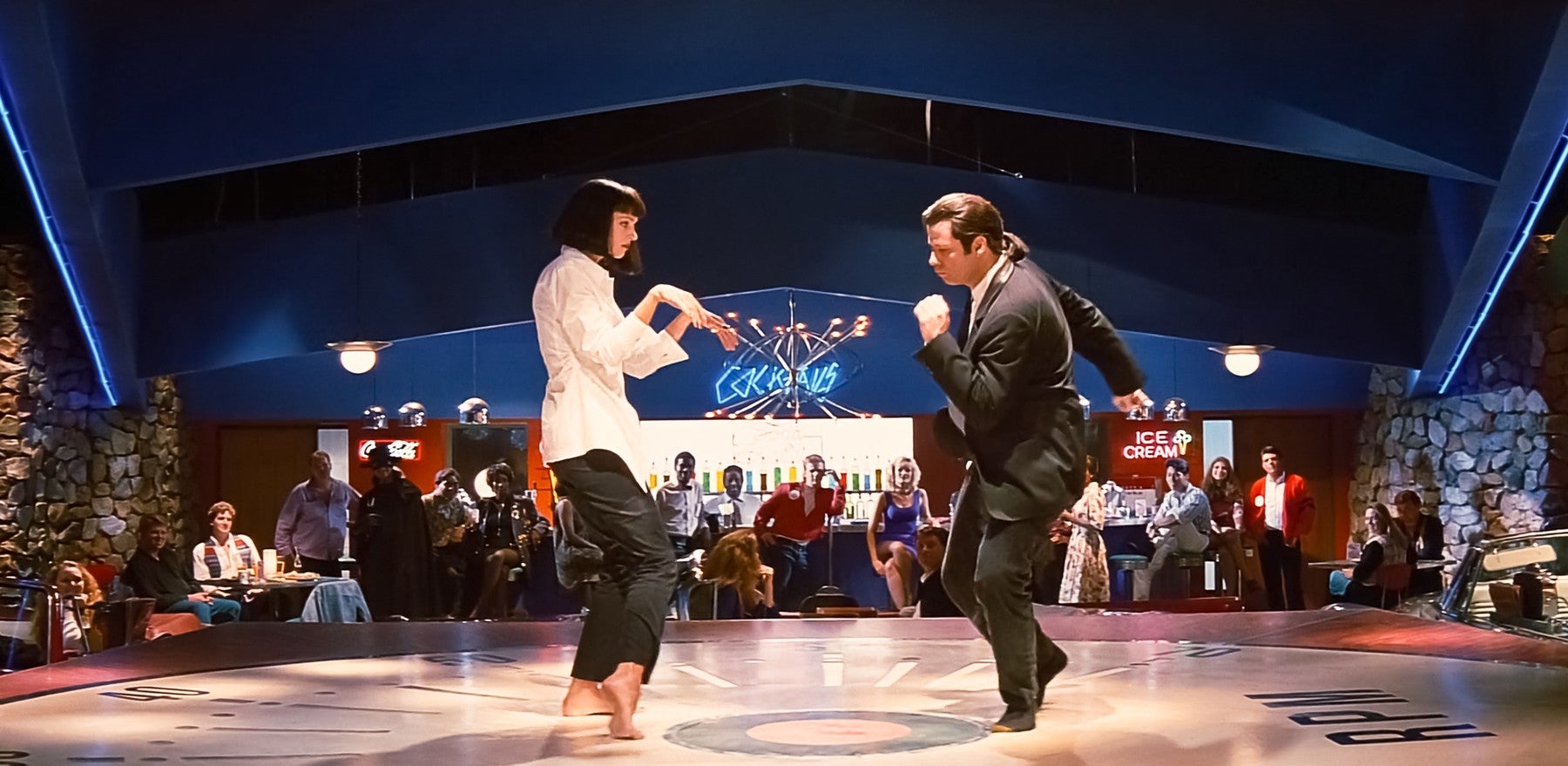 Ikonický kostým Umy Thurman z kultovního filmu Pulp Fiction míří do aukce