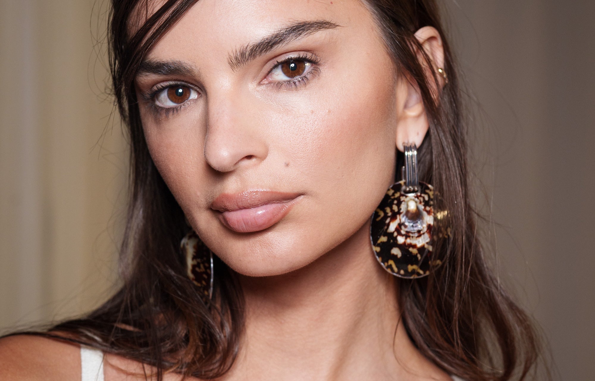 Jak na opticky plnější rty pomocí tužky? Triky od make-up artistky celebrit vám udělají přirozený plump efekt