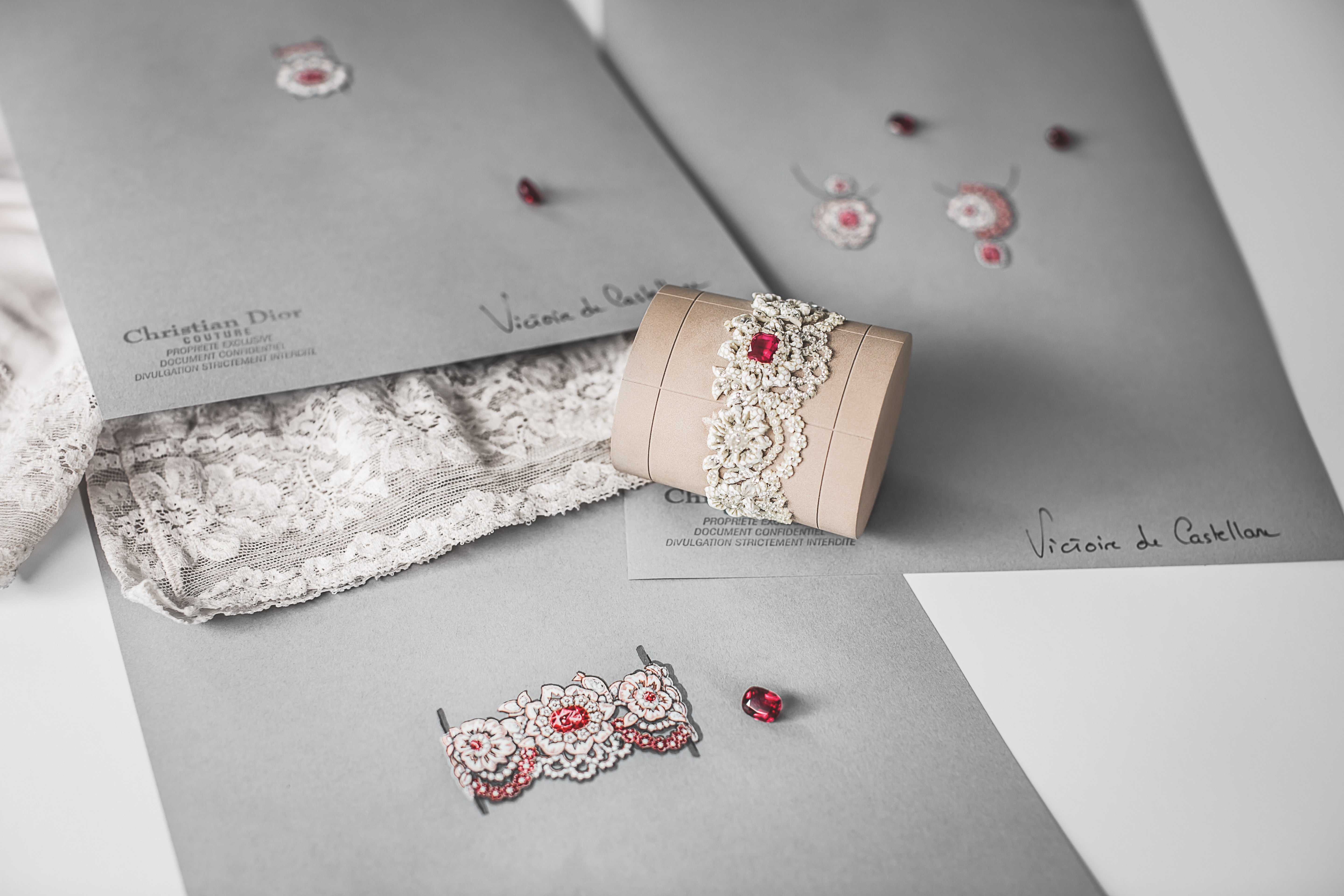 Krajkový náramek z haute joaillerie kolekce Dior, Dior, Dior Krajkový náramek z haute joaillerie kolekce Dior, Dior, Dior