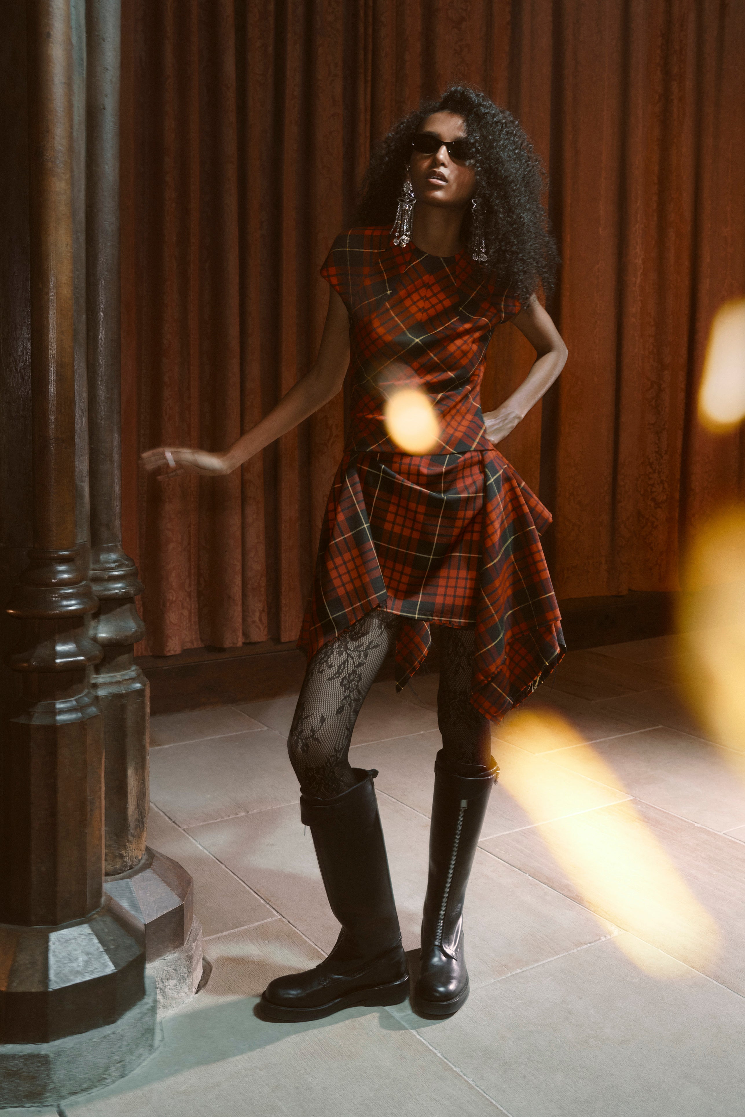 Štědrý večer jednoduše. Minimalistické oblečení podle kolekcí cruise 2026
