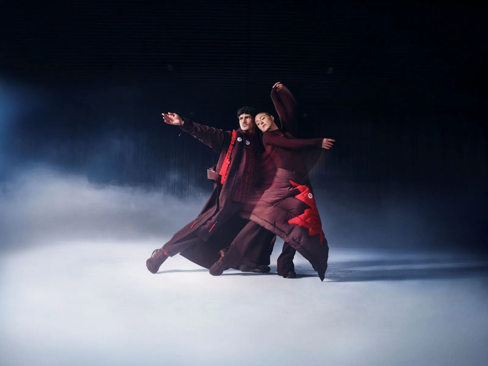 Nové uniformy zimních olympijských her Milán–Cortina 2026 v obrazech. Pohled na siluety sportovců