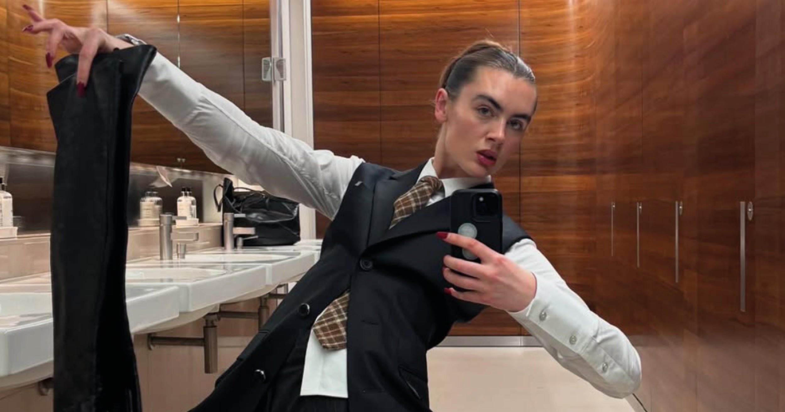 Korporátní móda zhynula: Co nosit do práce tuto sezonu?