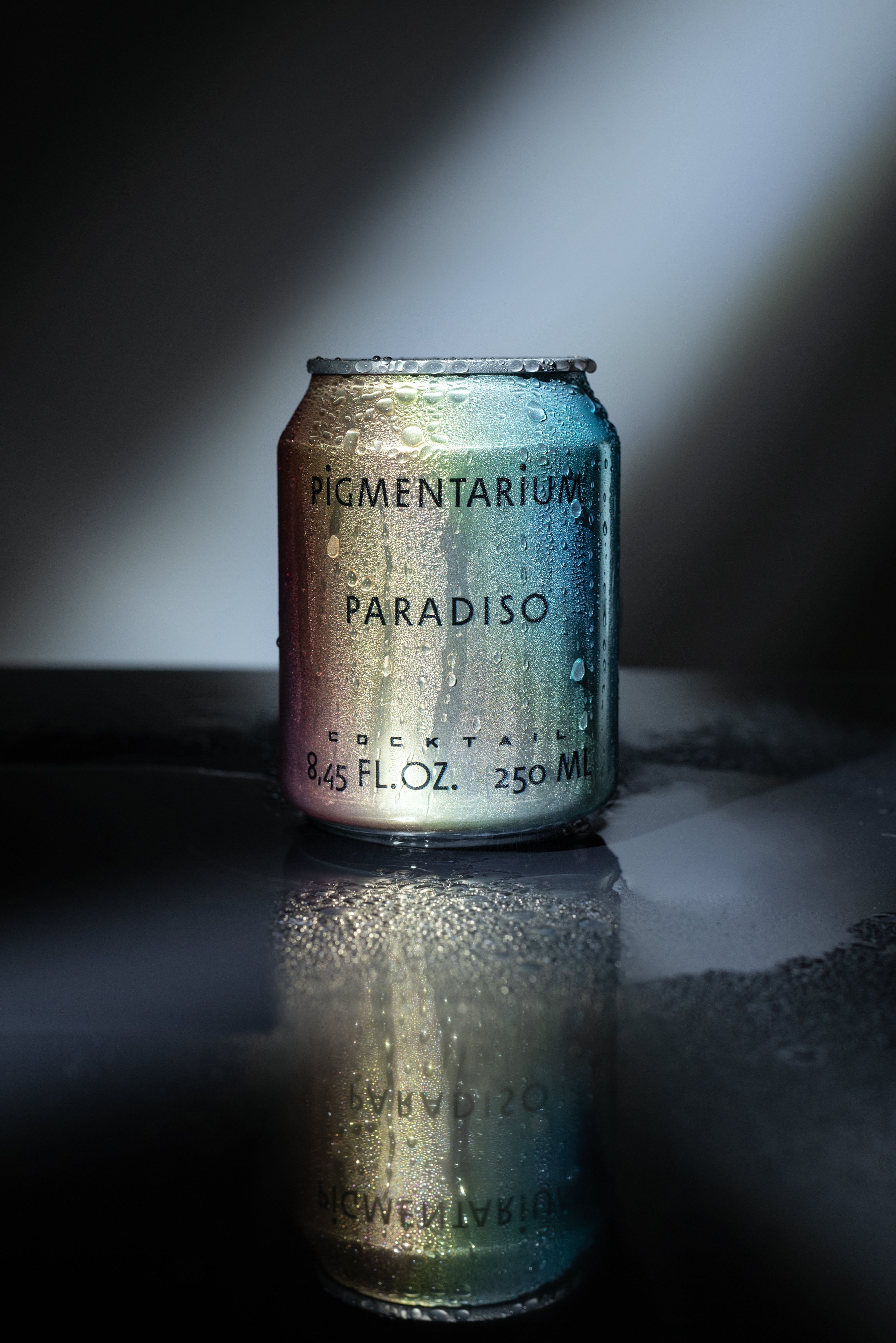 Svěží a ostrá vůně Paradiso získala svou paralelu v nachlazené sklenici luxusního ginu Monkey 47 a čerstvé grepové šťávy, prodává Public Interest, 280 Kč