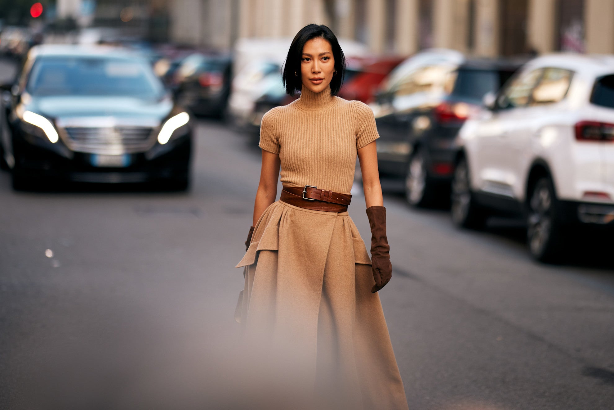 Byl to skandál. Vzala si pásek místo korzetu! Okolní dámy neprodleně omdlely pohoršením