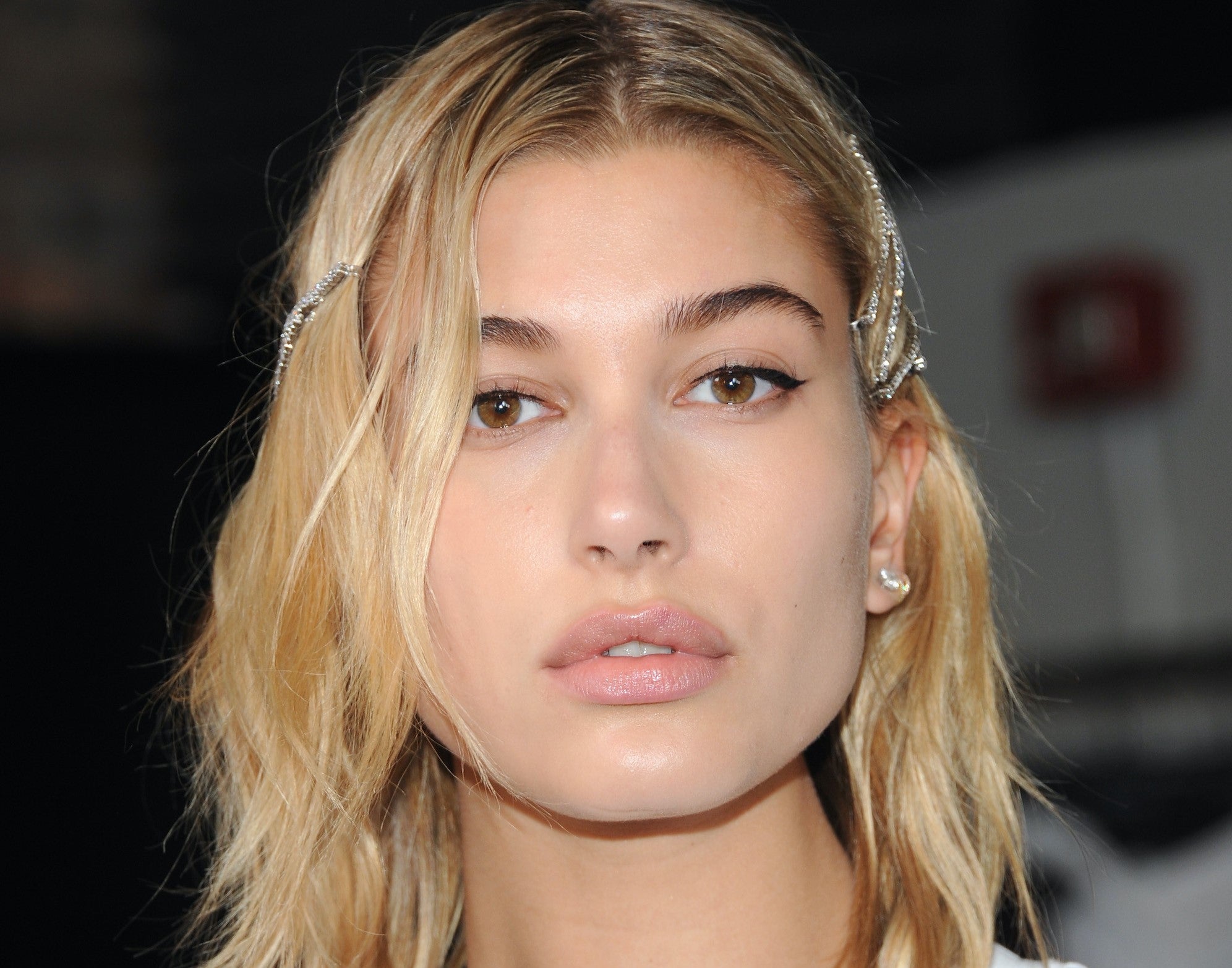 Nejlepší balzámy, oleje a séra na zimu pro suché rty 