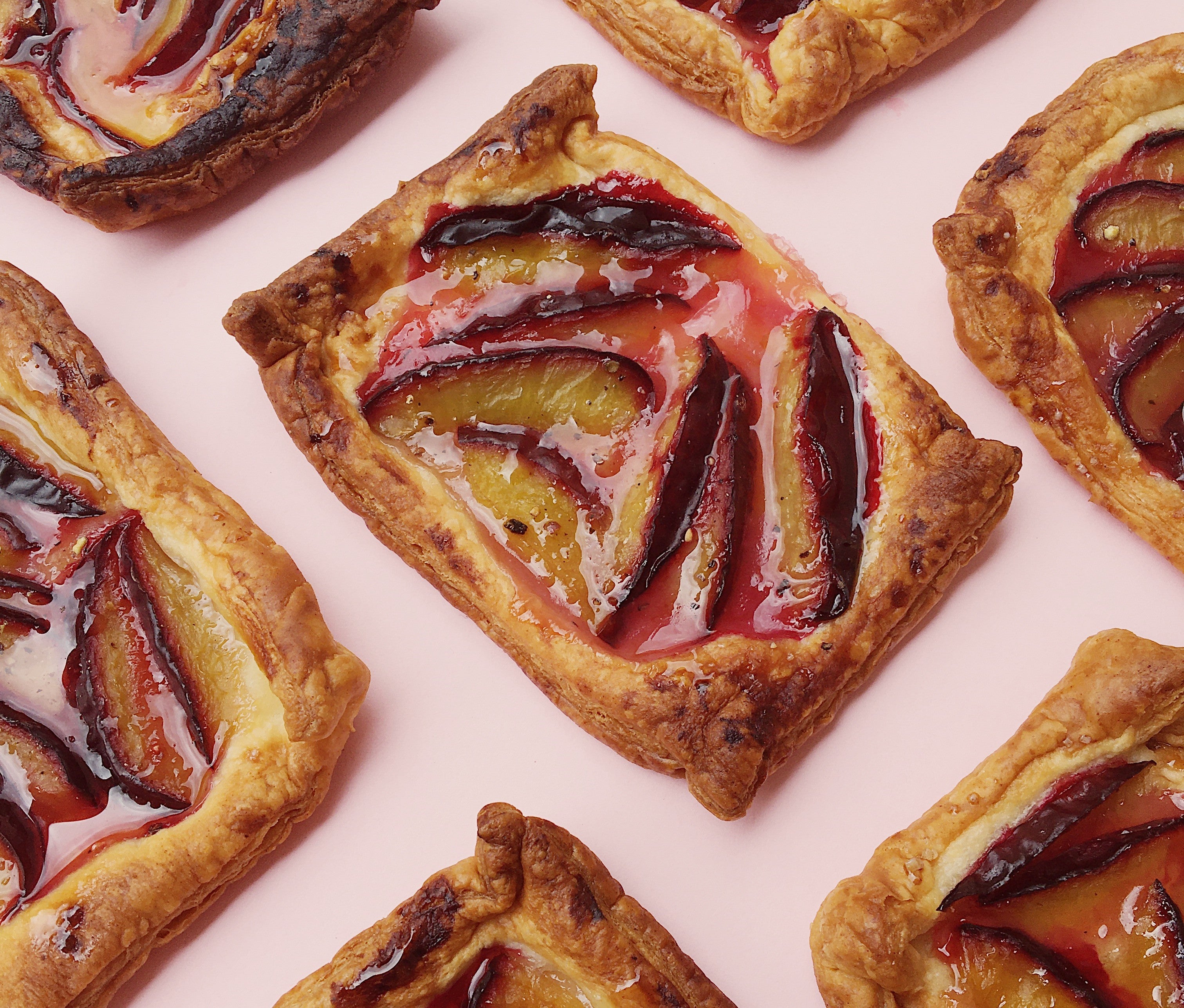 Vogue v kuchyni #31: Švestkové koláčky à la Holzweiler