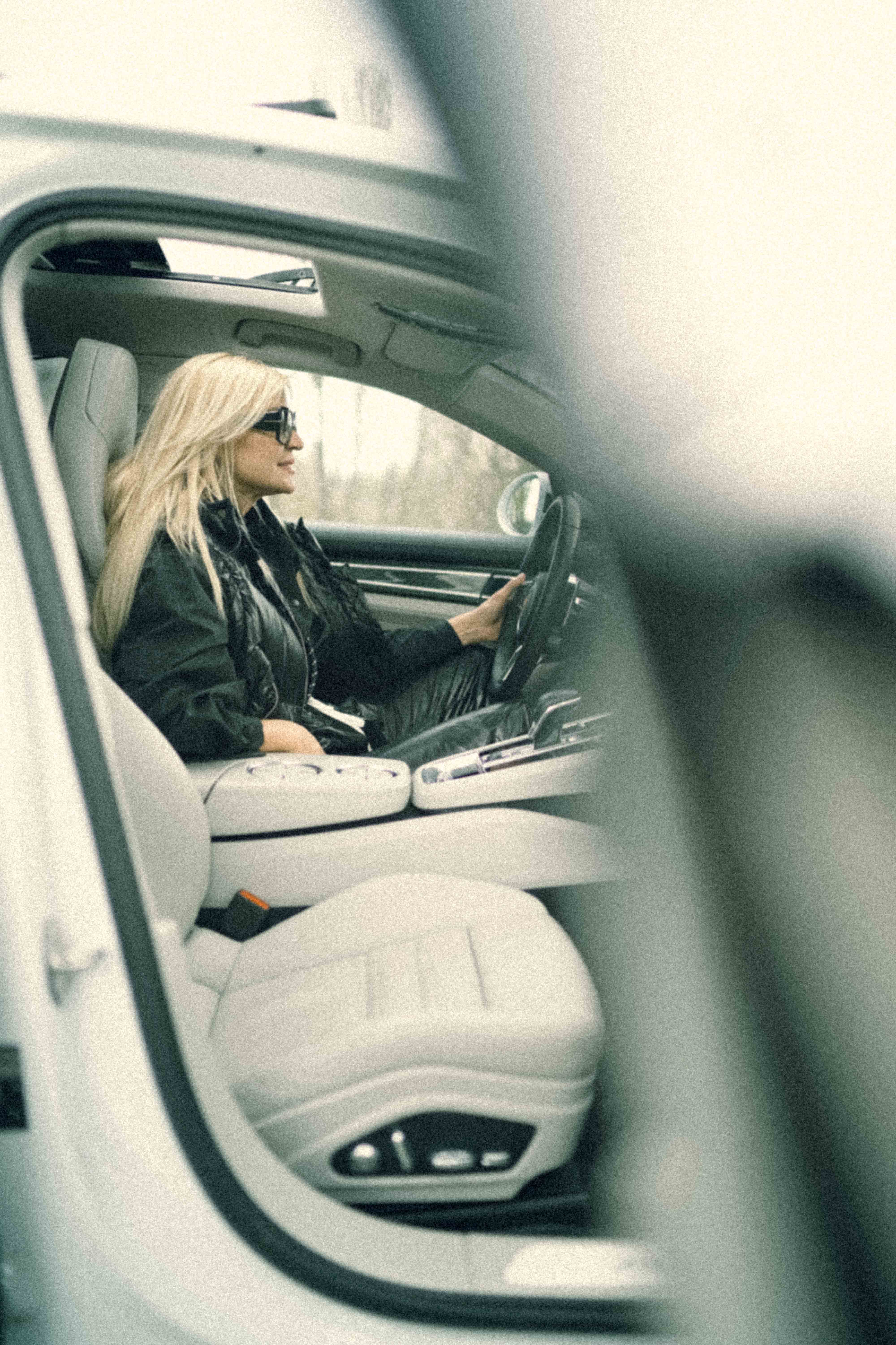 Tamara Kotvalová x Porsche Panamera Tamara Kotvalová x Porsche Panamera