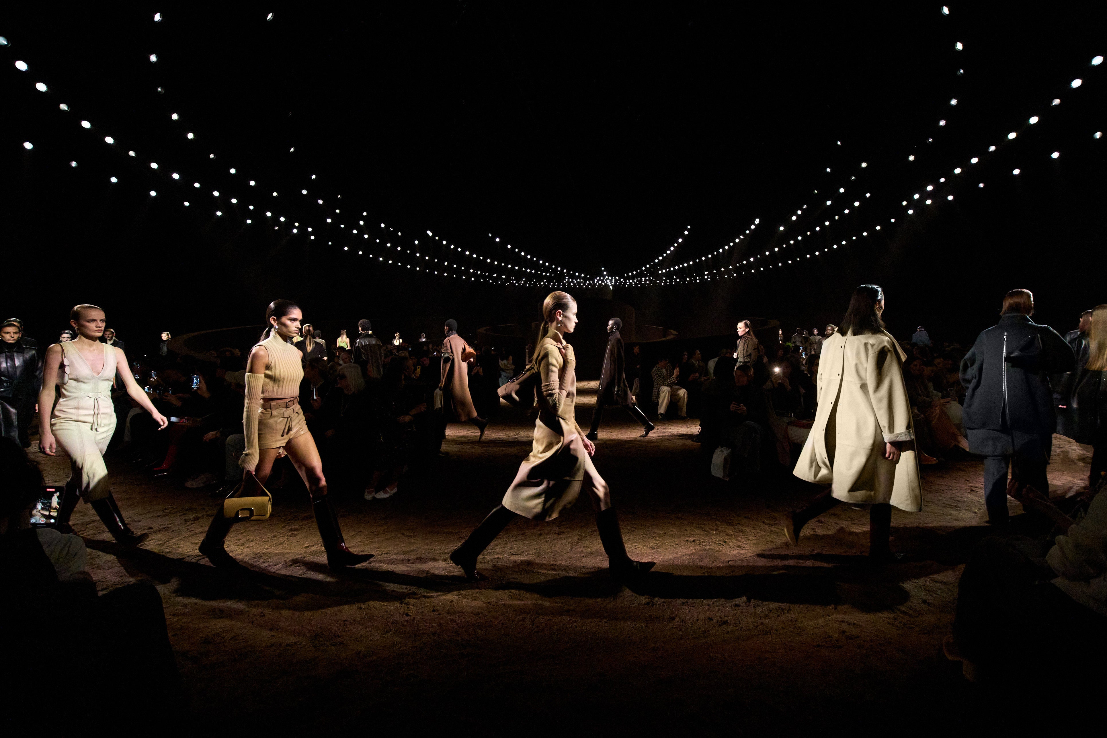 Živě z Paříže: Hermès představuje kolekci jaro/léto 2026 