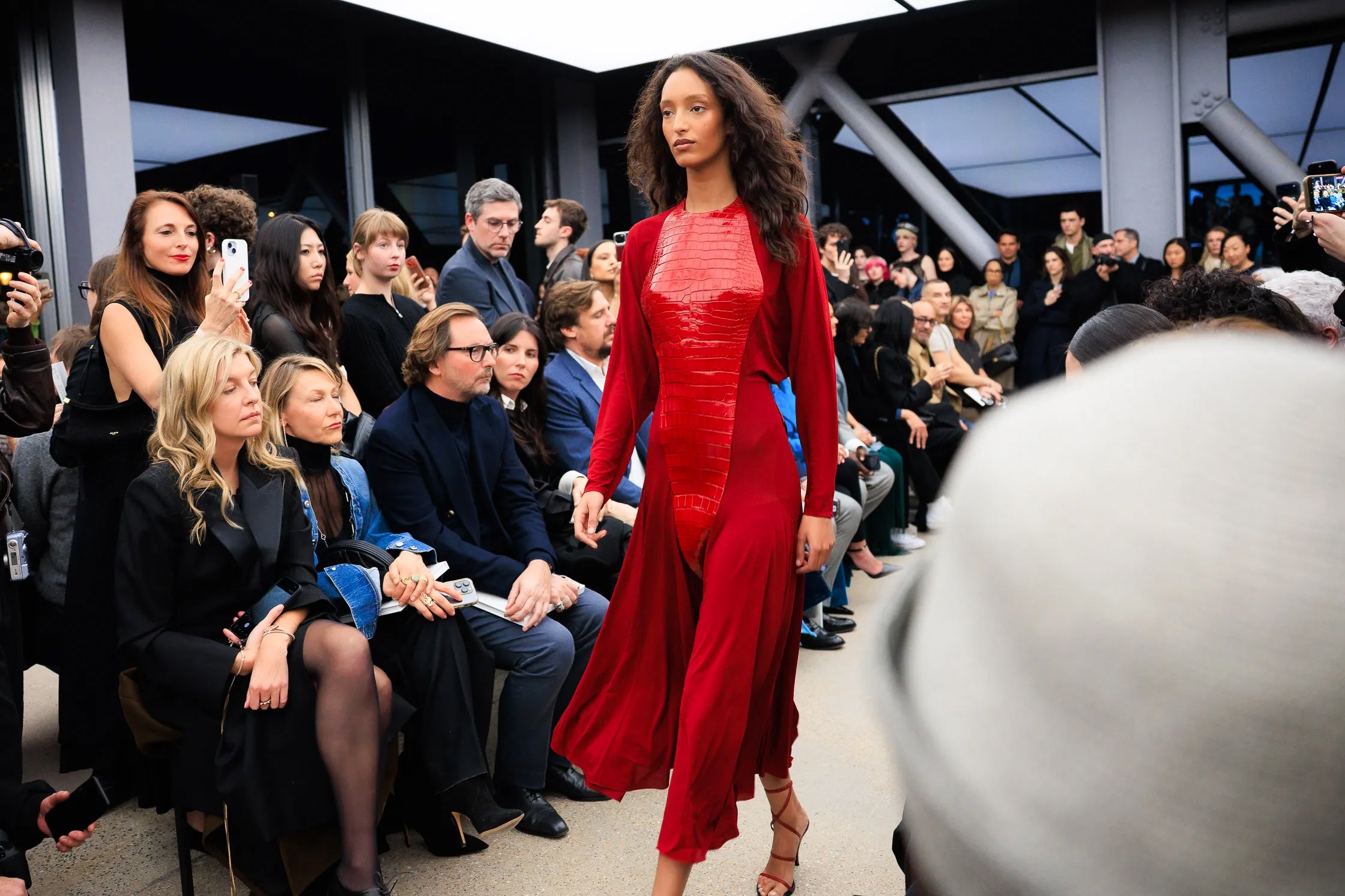 Poslední kolekce Pietera Muliera pro Alaïa je definicí moderního luxusu a klíčem k nové éře