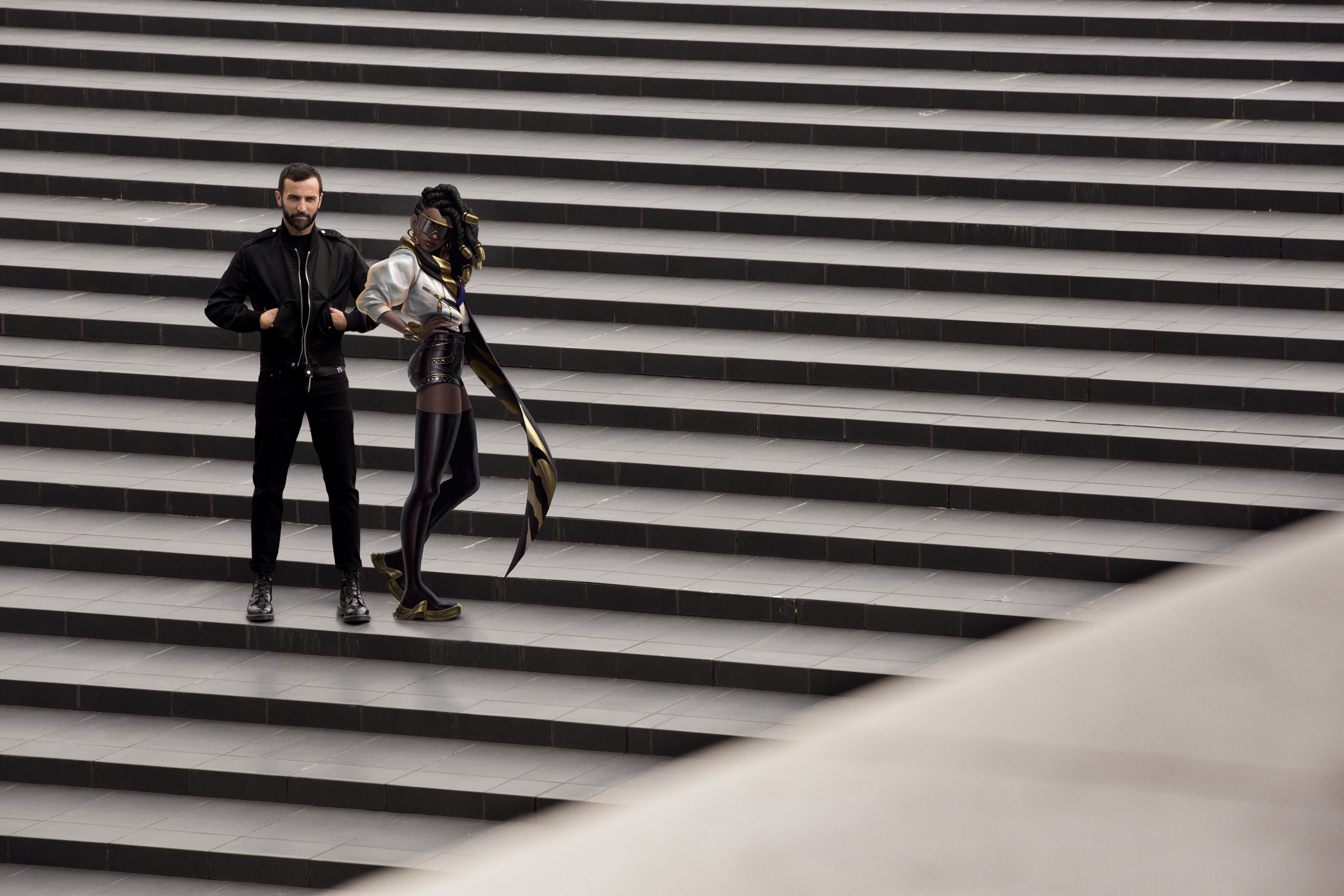 Nicolas Ghesquière, kreativní ředitel dámských kolekcí Louis Vuitton, se Sennou Nicolas Ghesquière, kreativní ředitel dámských kolekcí Louis Vuitton, se Sennou