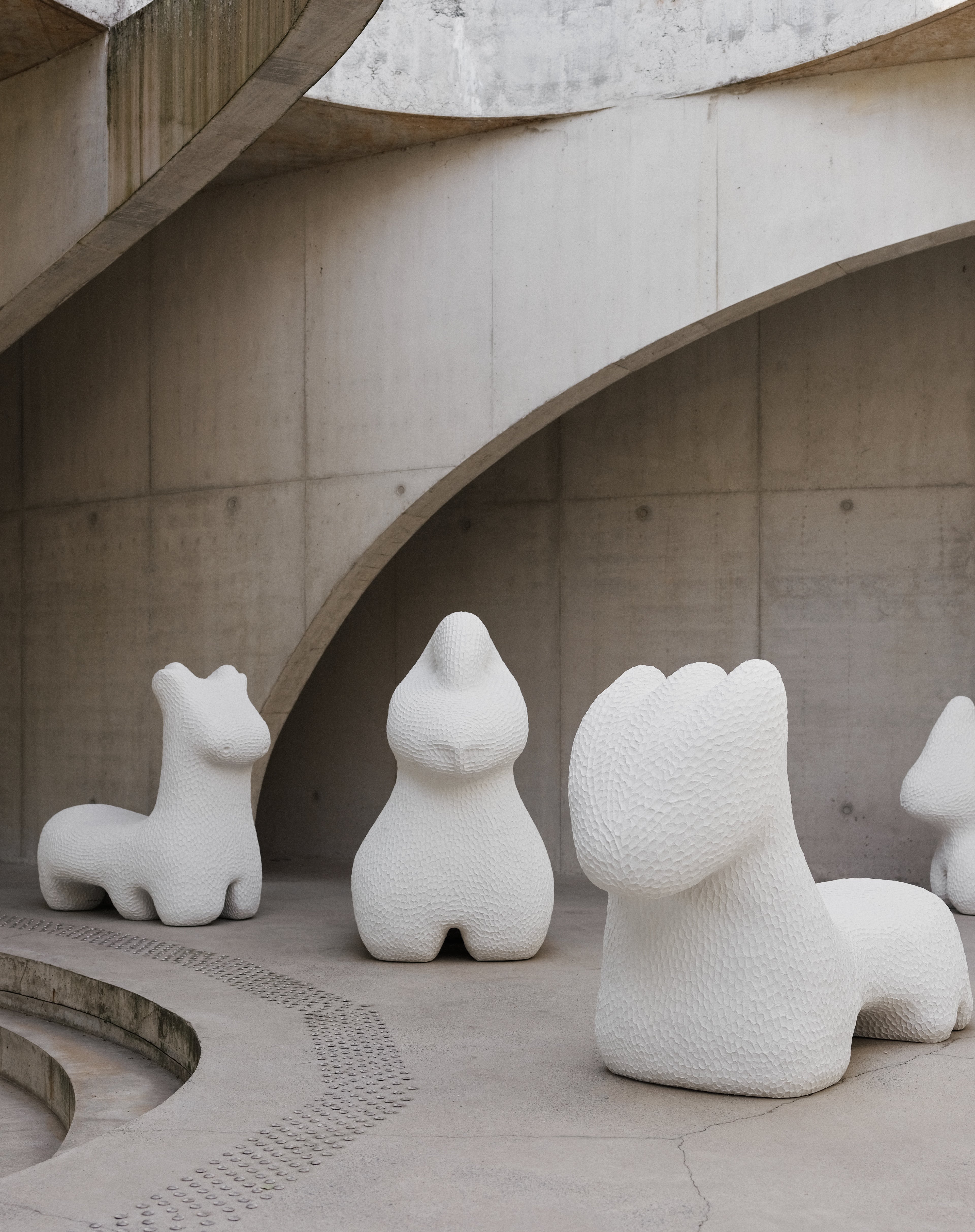 Design Miami slaví 20 let snovou estetikou i ukrajinským světlem, které vzdoruje tmě Design Miami slaví 20 let snovou estetikou i ukrajinským světlem, které vzdoruje tmě