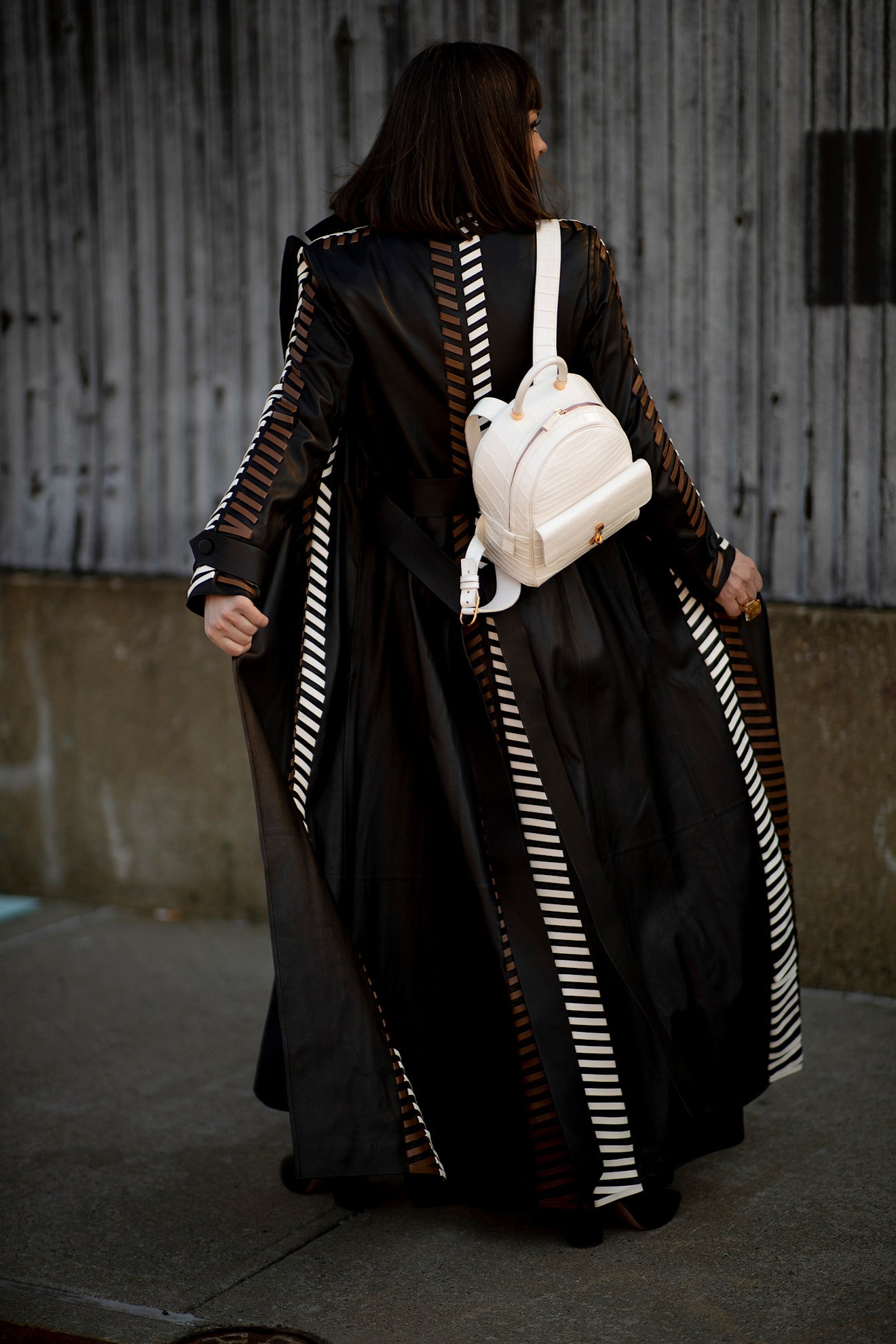 Dámy a pánové, nasaďte si batohy. Trendy alternativa k it-bags vám dá svobodu i styl