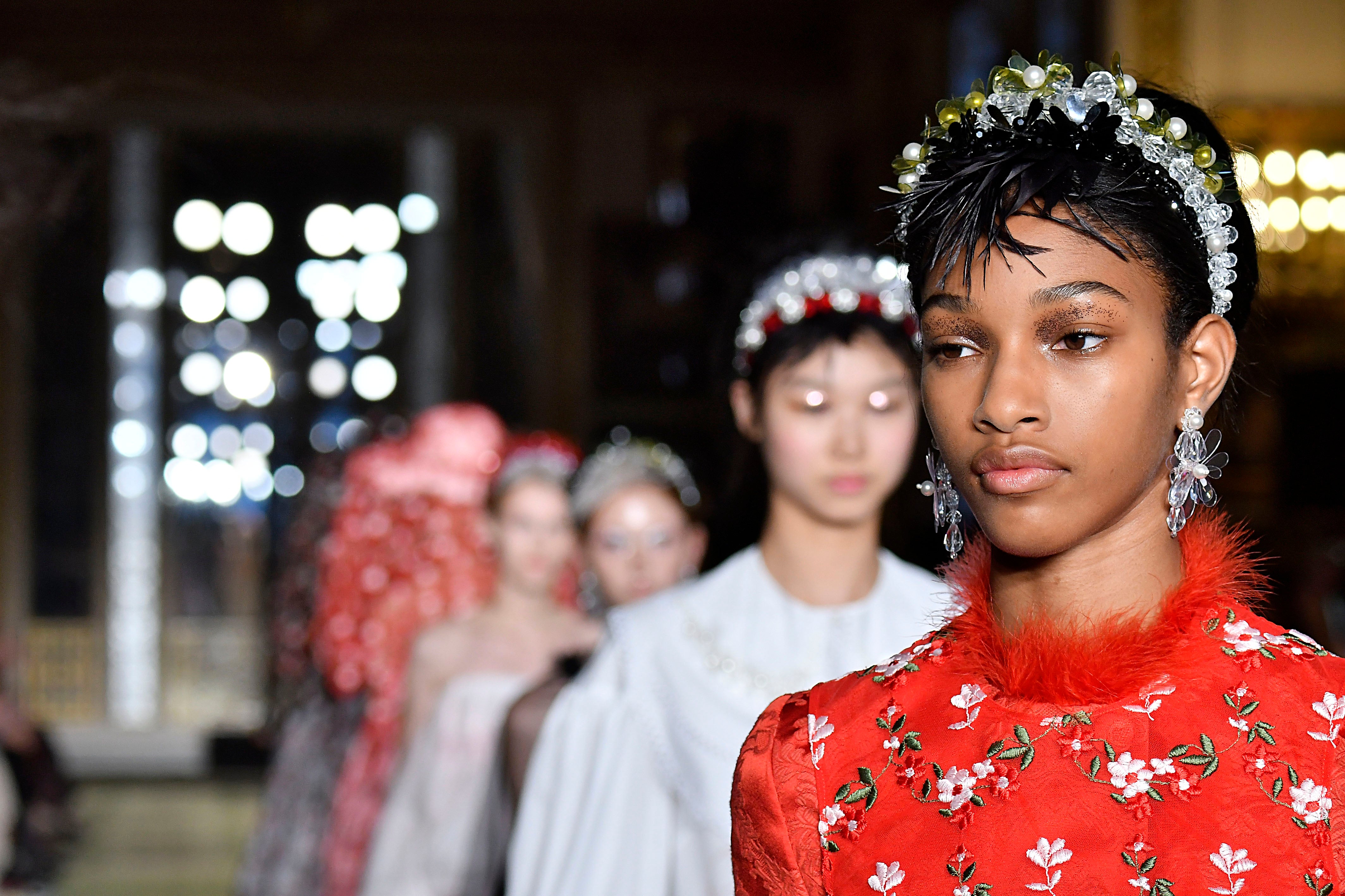 Čelenka je nejlepší způsob, jak si tento i příští rok vylepšit jakýkoliv účes