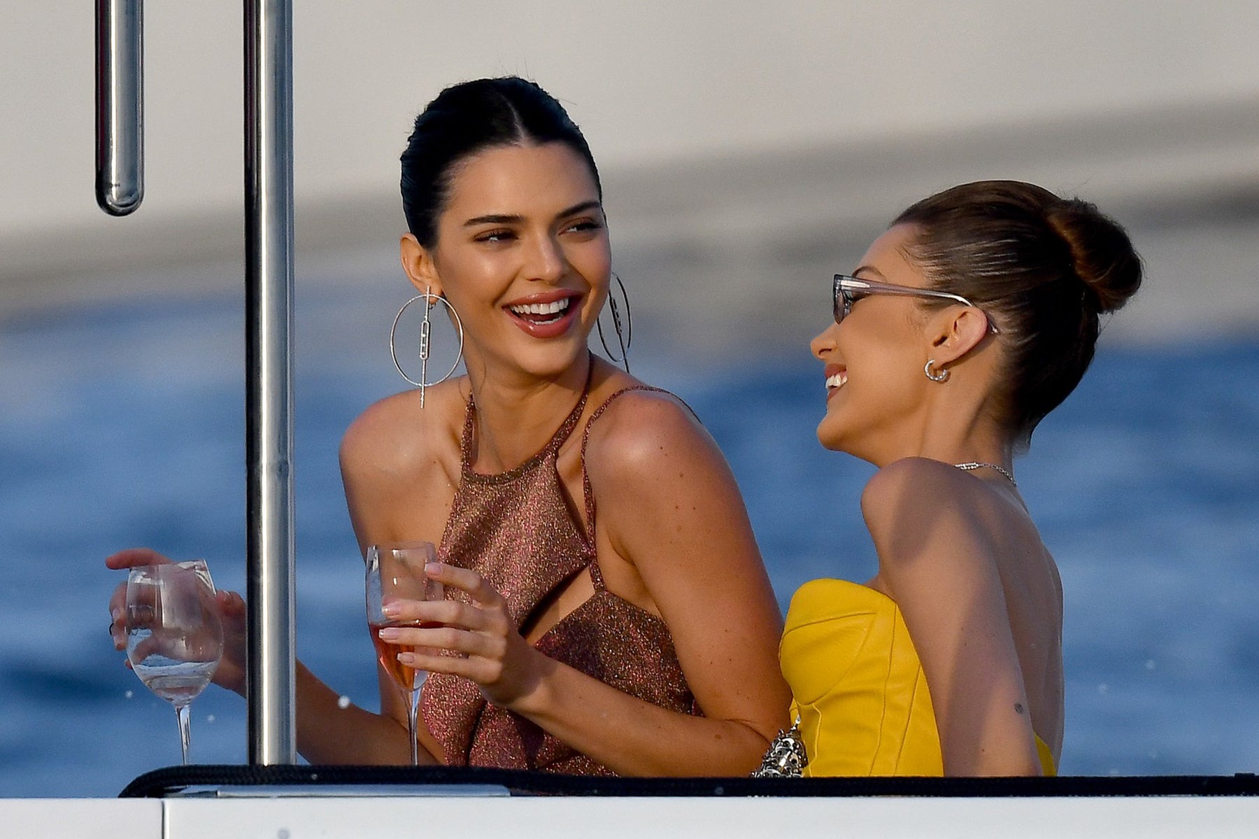 Místo randění víno s kamarádkou: proč přátelství vítězí nad láskou