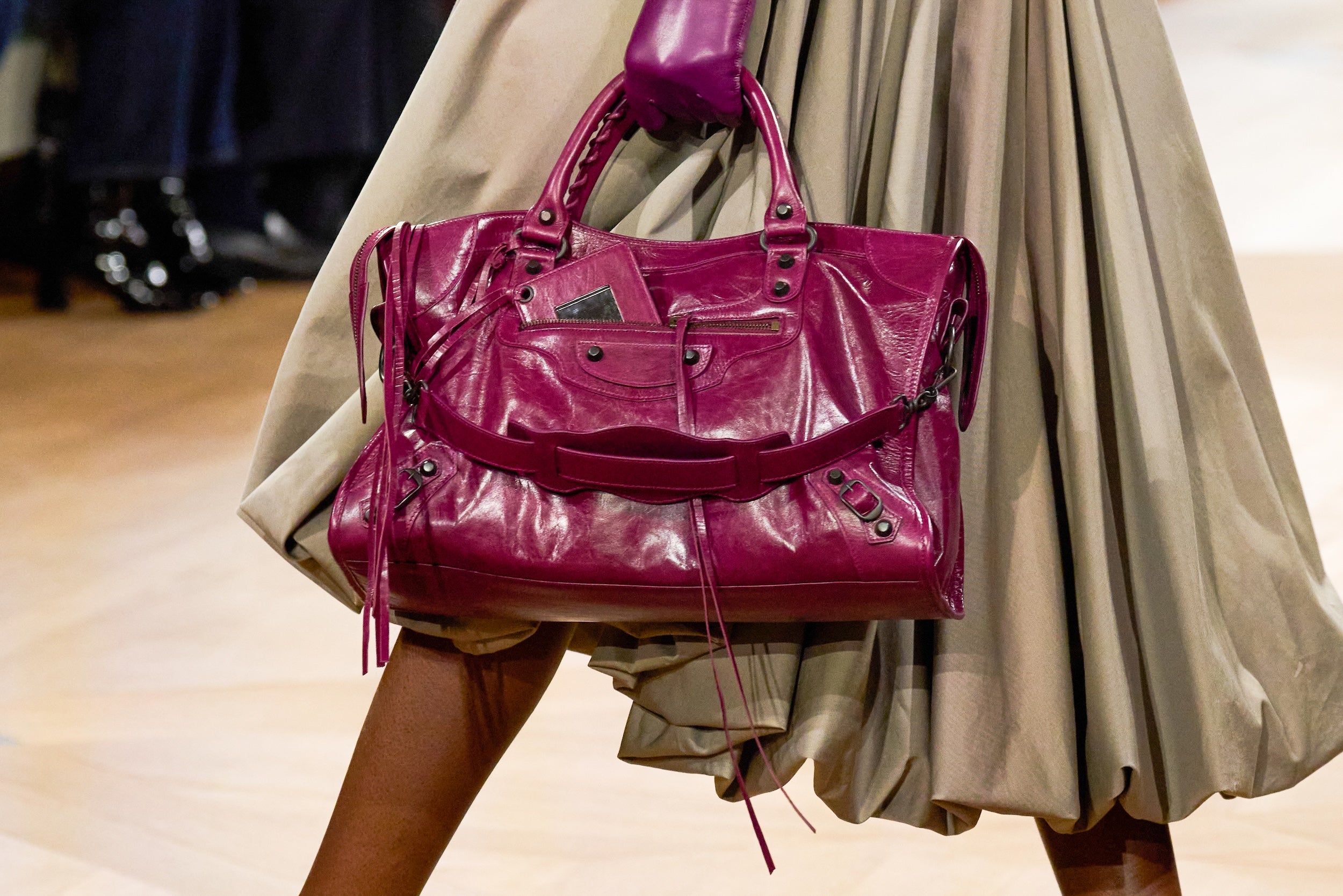 City Bag od Balenciagy se vrací. Jak se z něj stal nadčasový módní symbol?