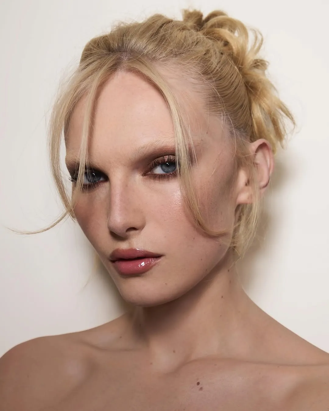 Osm beauty trendů roku 2025, na které jen tak nezapomeneme