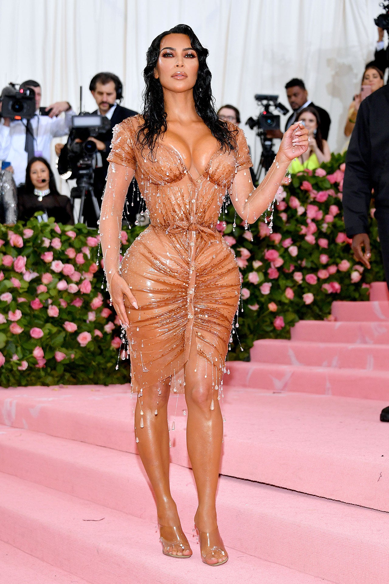 Kim Kardashian v šatech Mugler