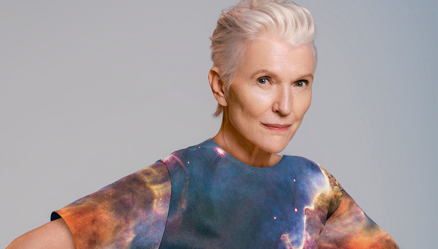 Maye Musk o péči o šedivé vlasy a pleť po sedmdesátce