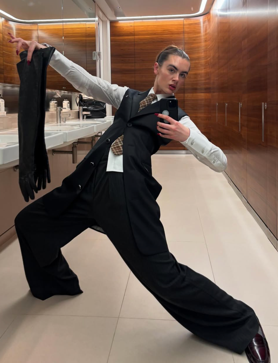 Korporátní móda zhynula: Co nosit do práce tuto sezonu?