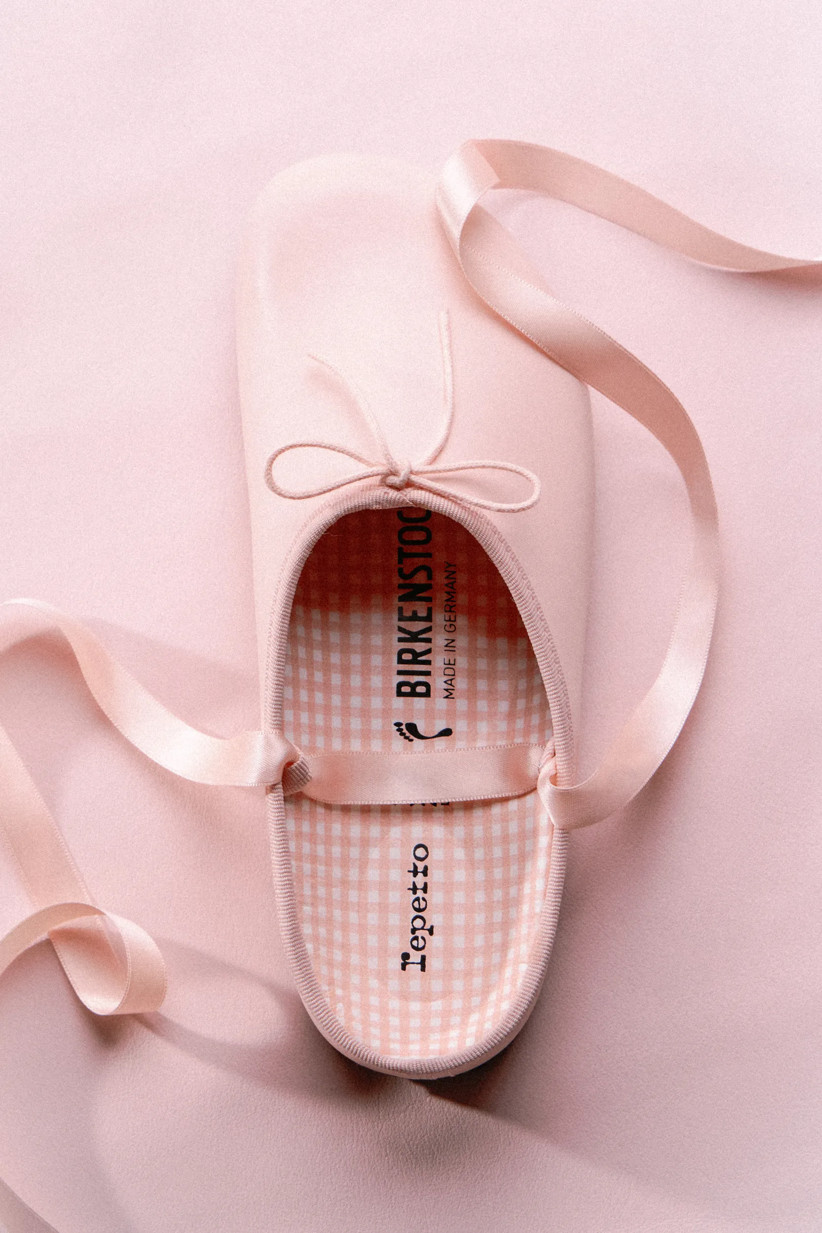Birkenstock a Repetto představují hybrid balerínek a sandálů, které budete chtít nosit po zbytek léta