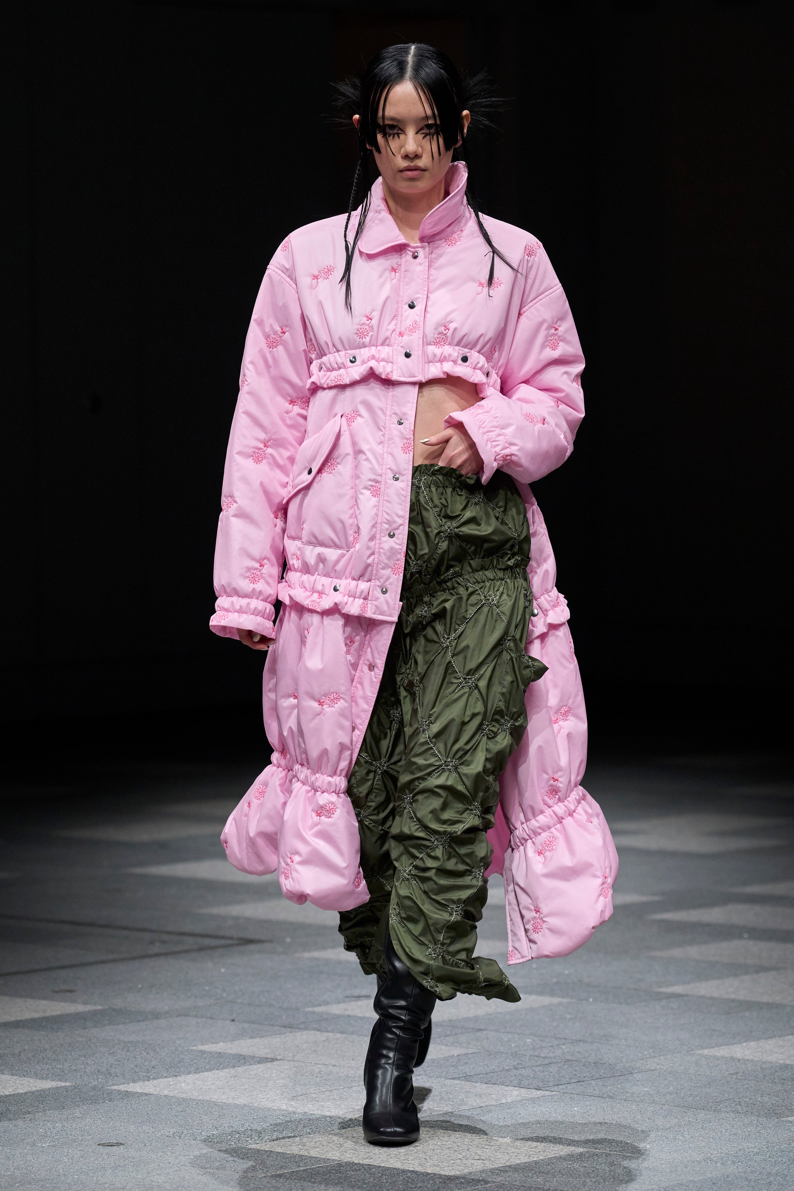 Dvě barvy jako základ outfitu: Jaké barevné kombinace jsou právě teď hot?