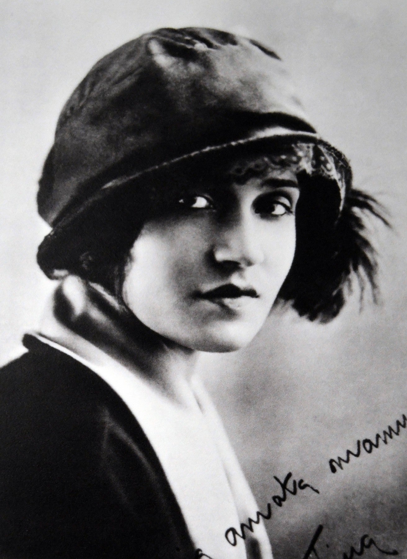 Tina Modotti. Jak se malá italská švadlenka stala americkou herečkou, mexickou revolucionářkou a slavnou fotografkou