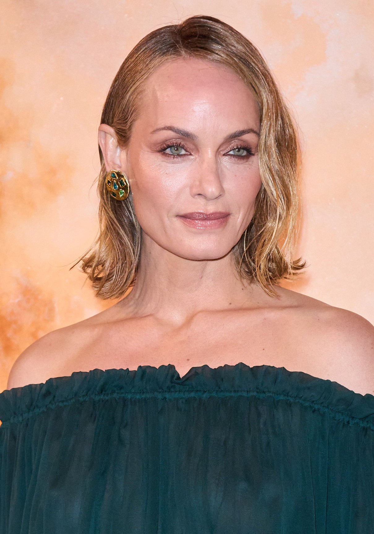 Amber Valletta na přehlídce Saint Laurent