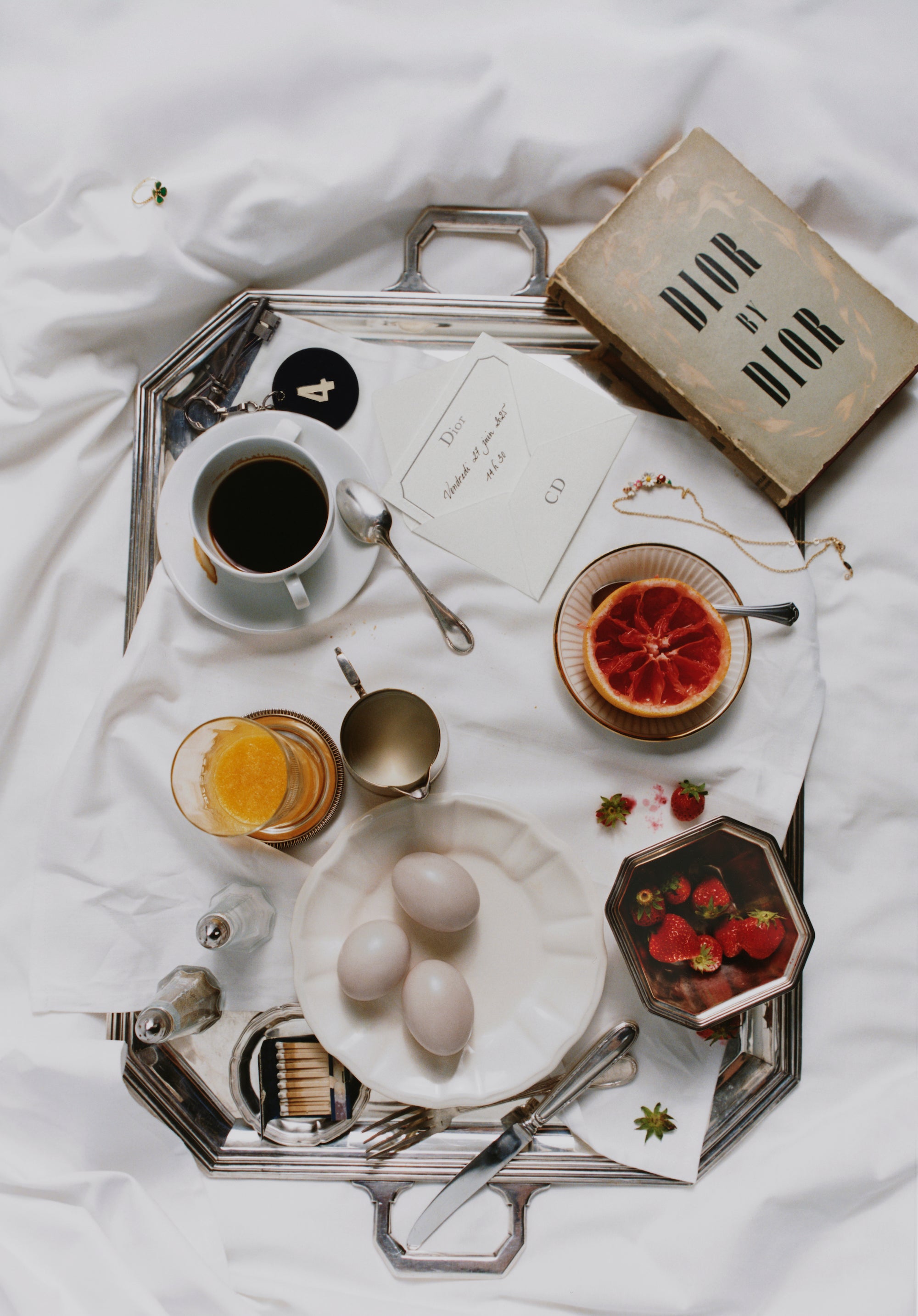 Živě z Paříže: Jonathan Anderson představuje svou první kolekci pro Dior