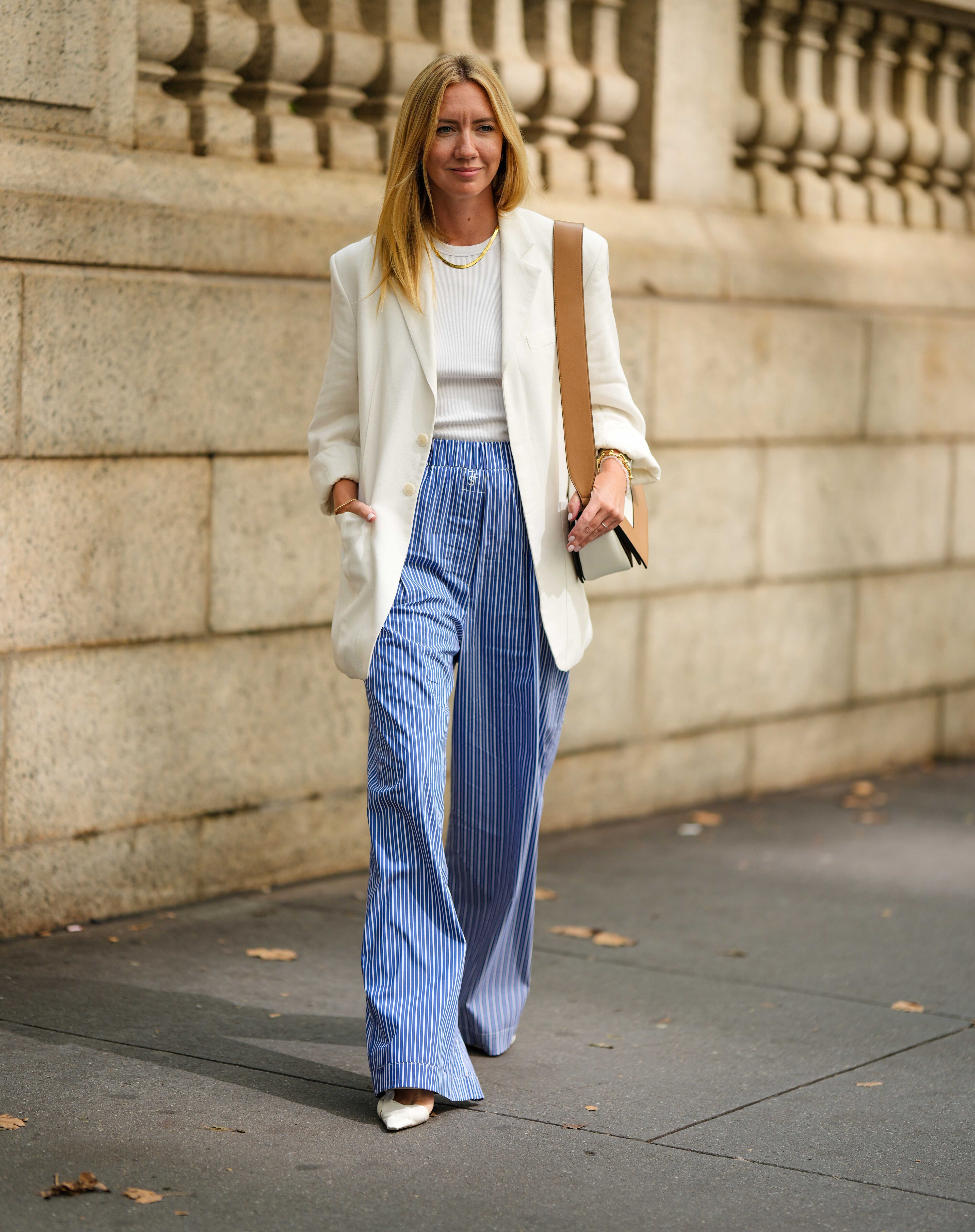 Měřím 160 cm a tyto kalhoty mi opticky protáhnou postavu Měřím 160 cm a tyto kalhoty mi opticky protáhnou postavu