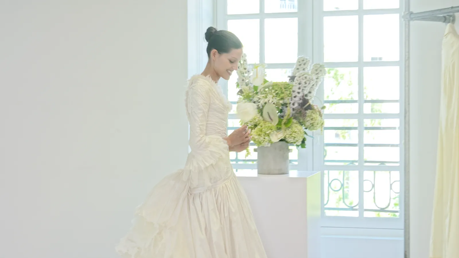 Svatební šaty nemusejí být bílé: Gabbriette ukázala tři couture looky od Matières Fecales
