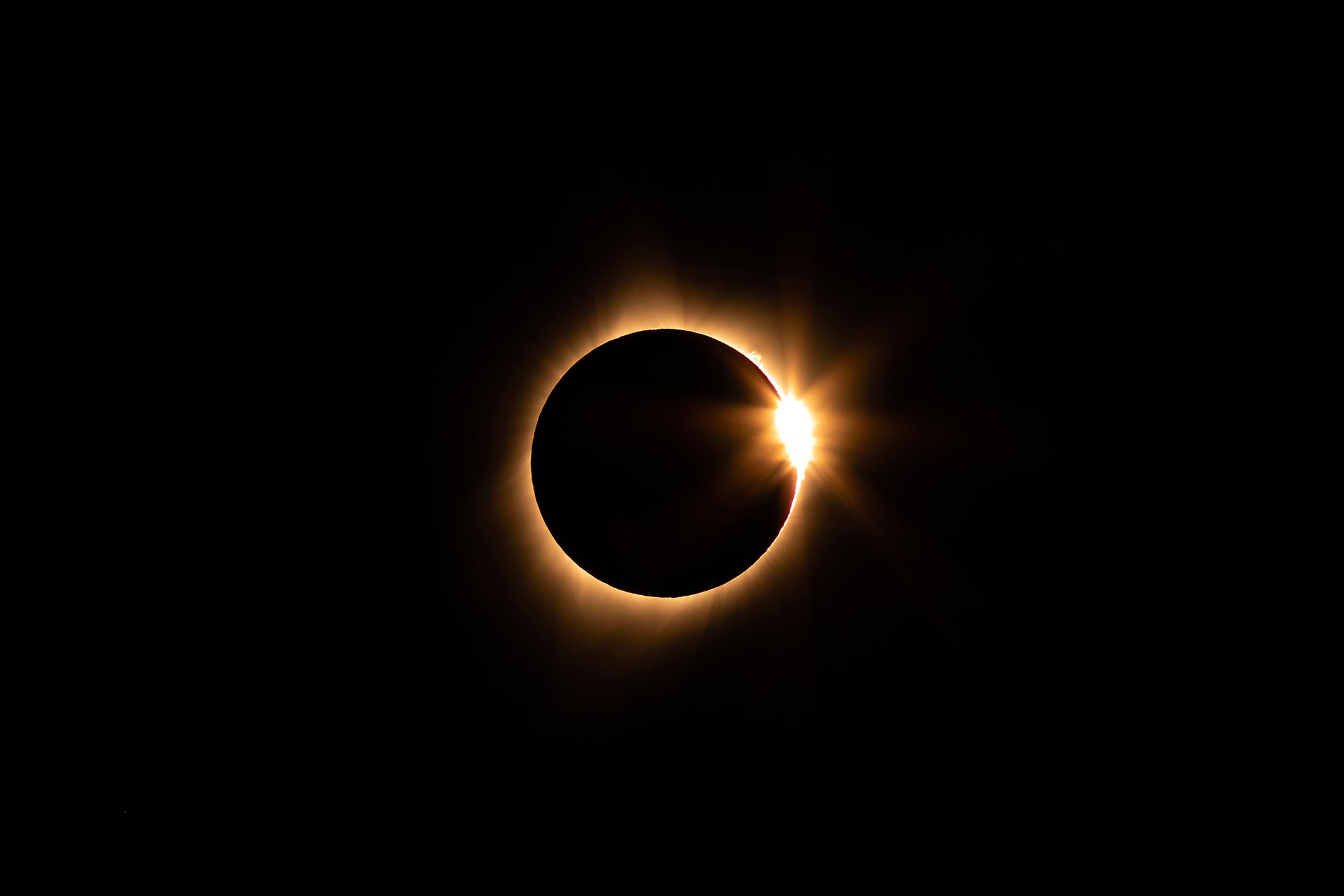 Při dnešním zatmění Slunce přichází velký astrologický zlom. Co nás čeká? 